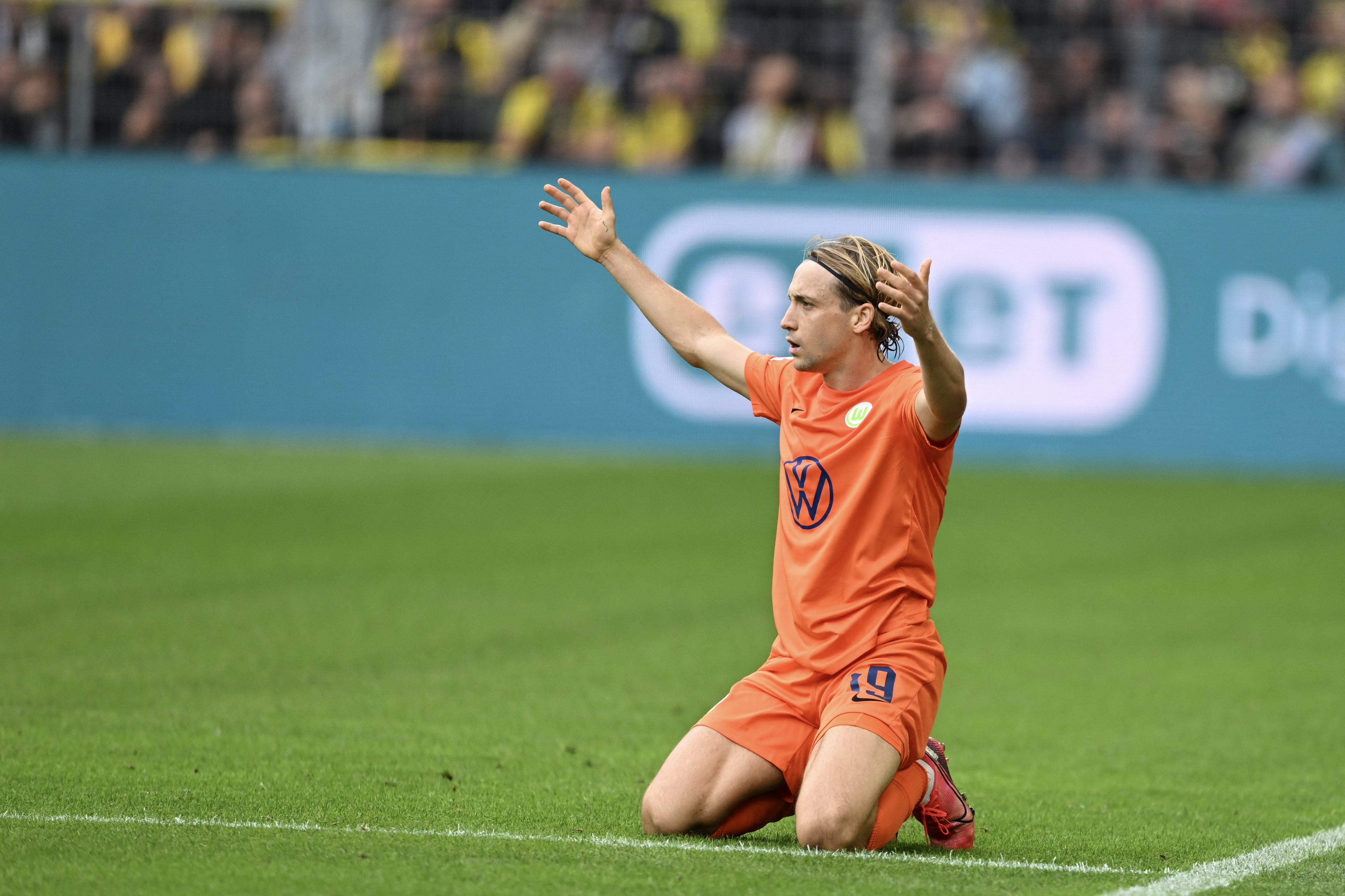 FBL-GER-BUNDESLIGA-DORTMUND-WOLFSBURG