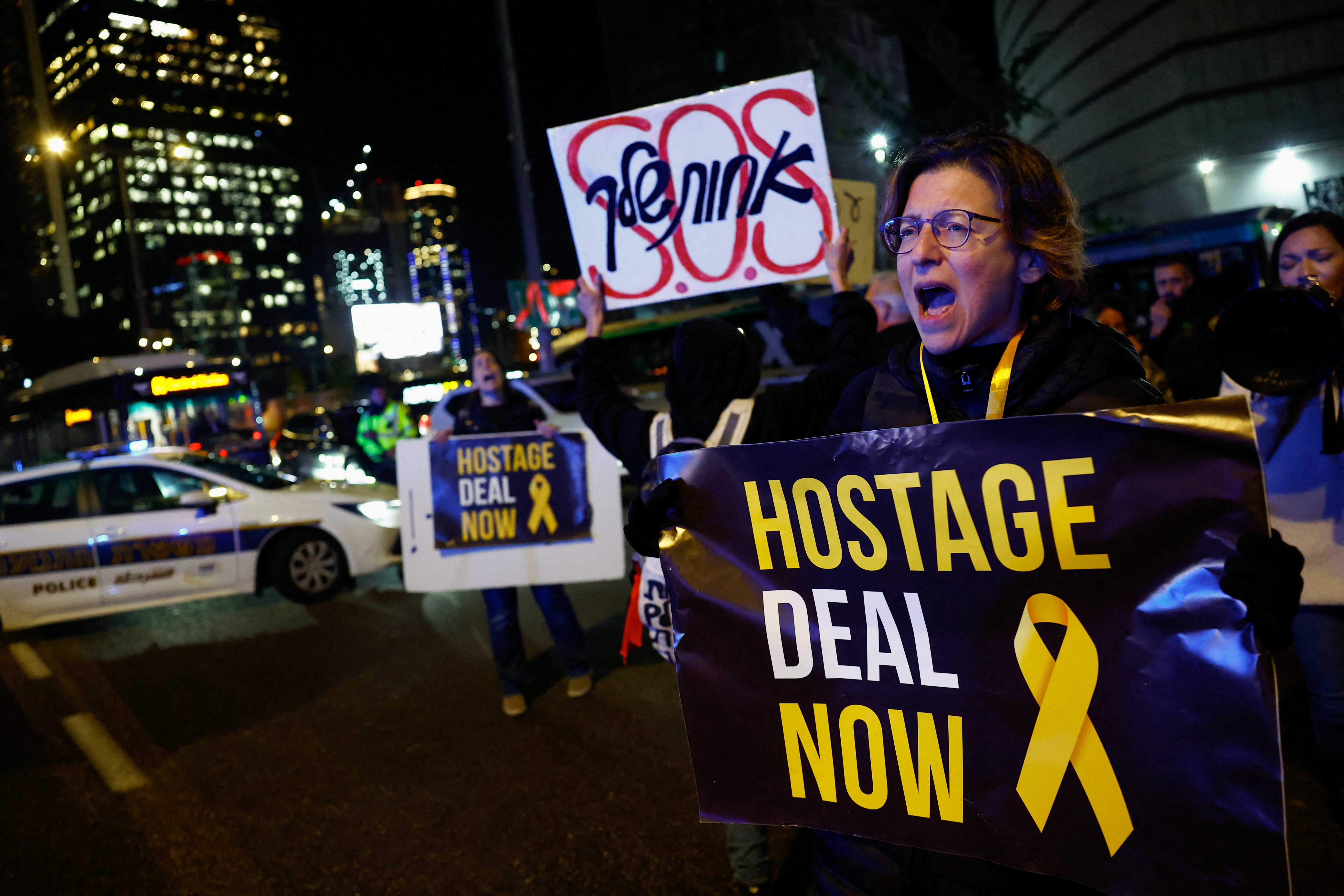 Protest demanding a hostage deal, in Tel Aviv