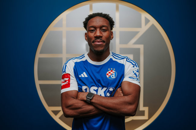 1707327749-SZ_04784_de4faf5c-2f8e-435d-8a28-5fc3ad770e75_650