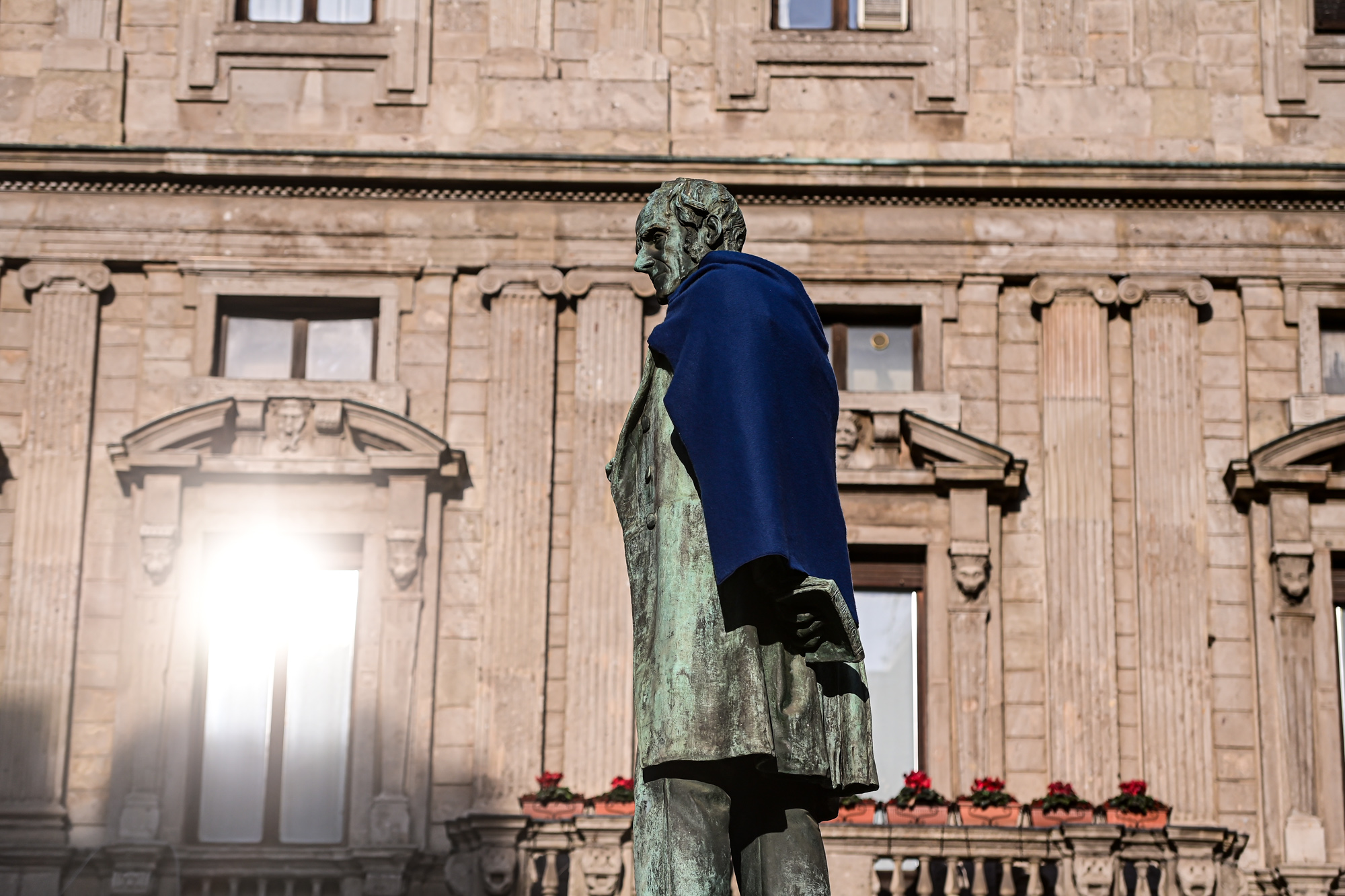 Aktivisti pokrili spomenike u Milanu kako bi podigli svijest o beskućnicima