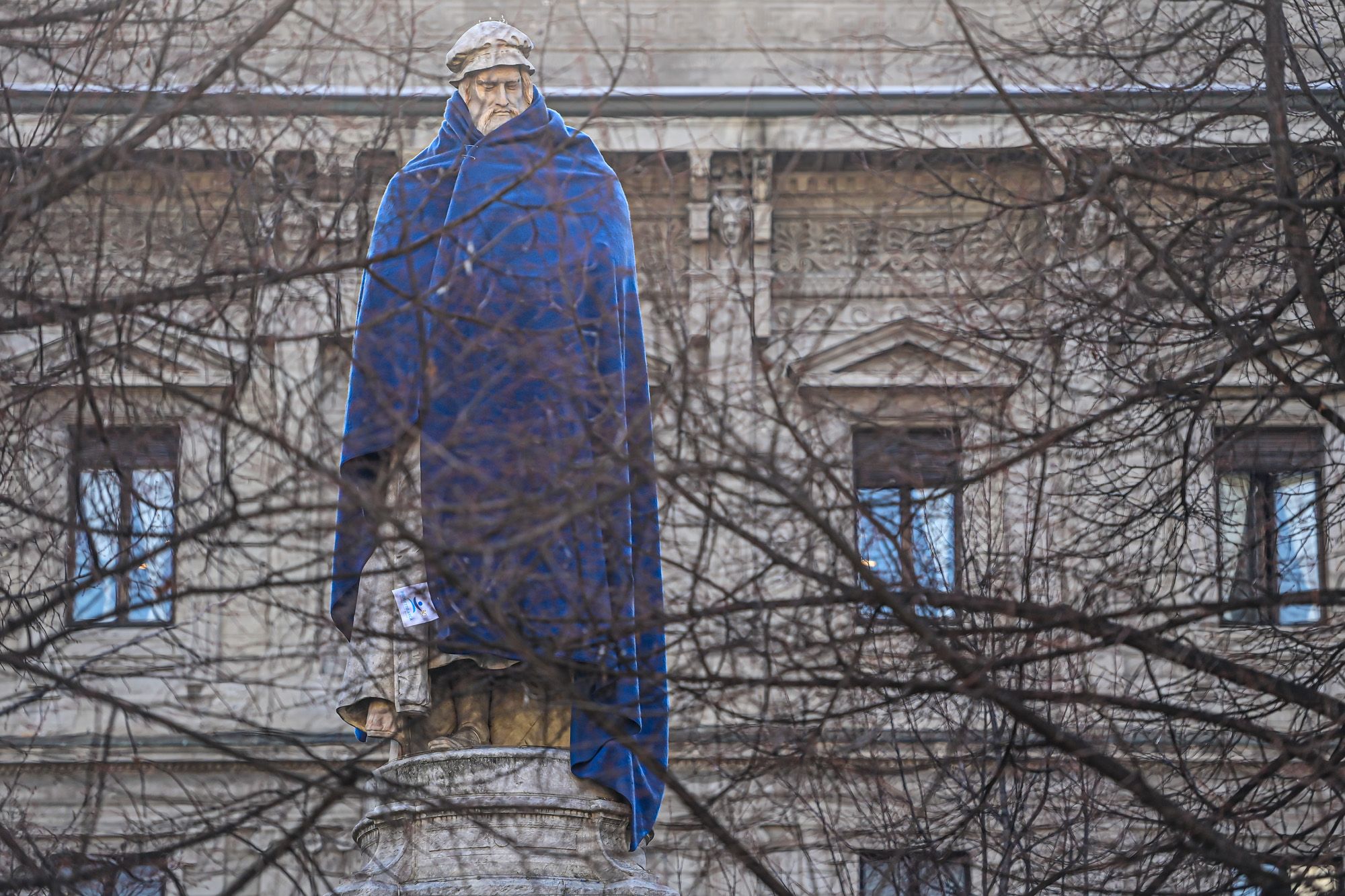 Aktivisti pokrili spomenike u Milanu kako bi podigli svijest o beskućnicima