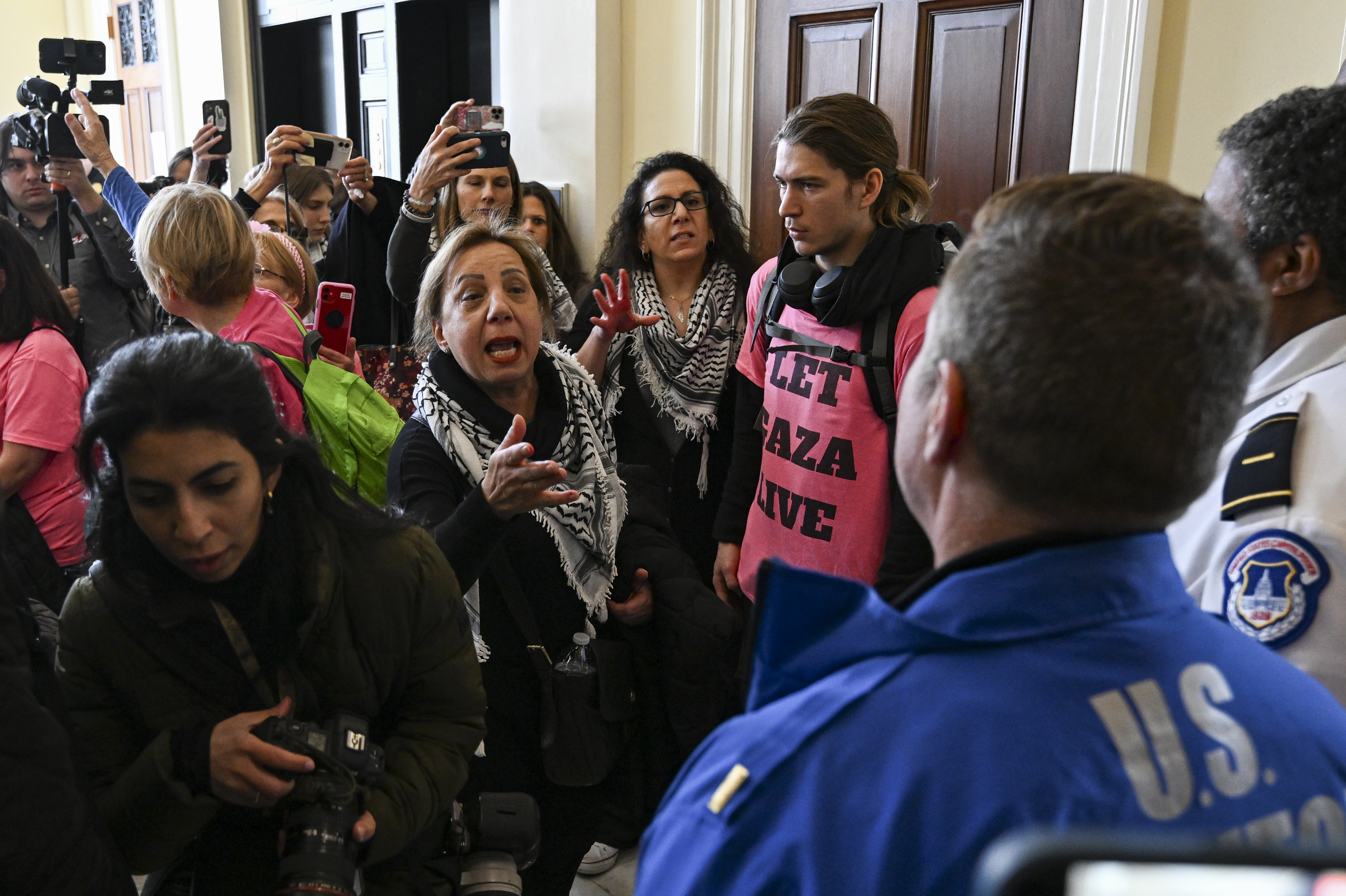 Demonstranti upali u američki Kongres, tražen hitan prekid vatre u Gazi