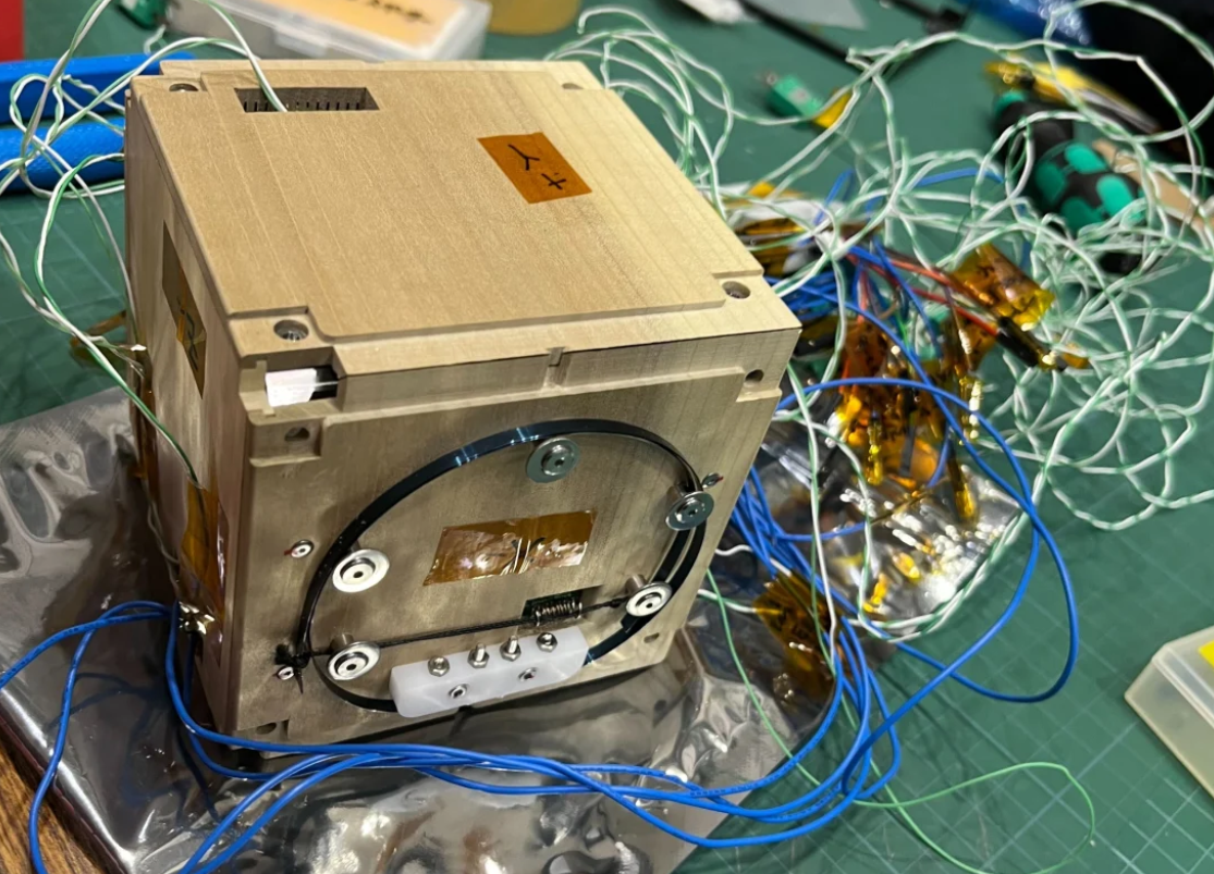 drveni satelit japan