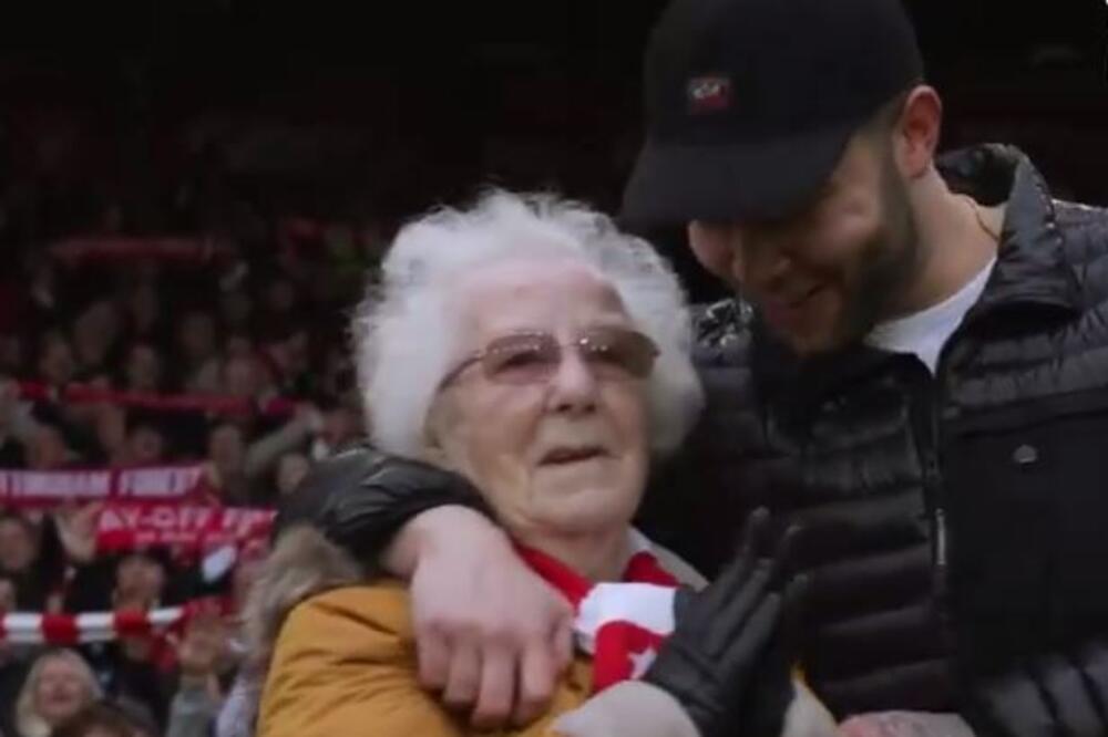 3820829_20240220-20-56-50media-viewer_ls