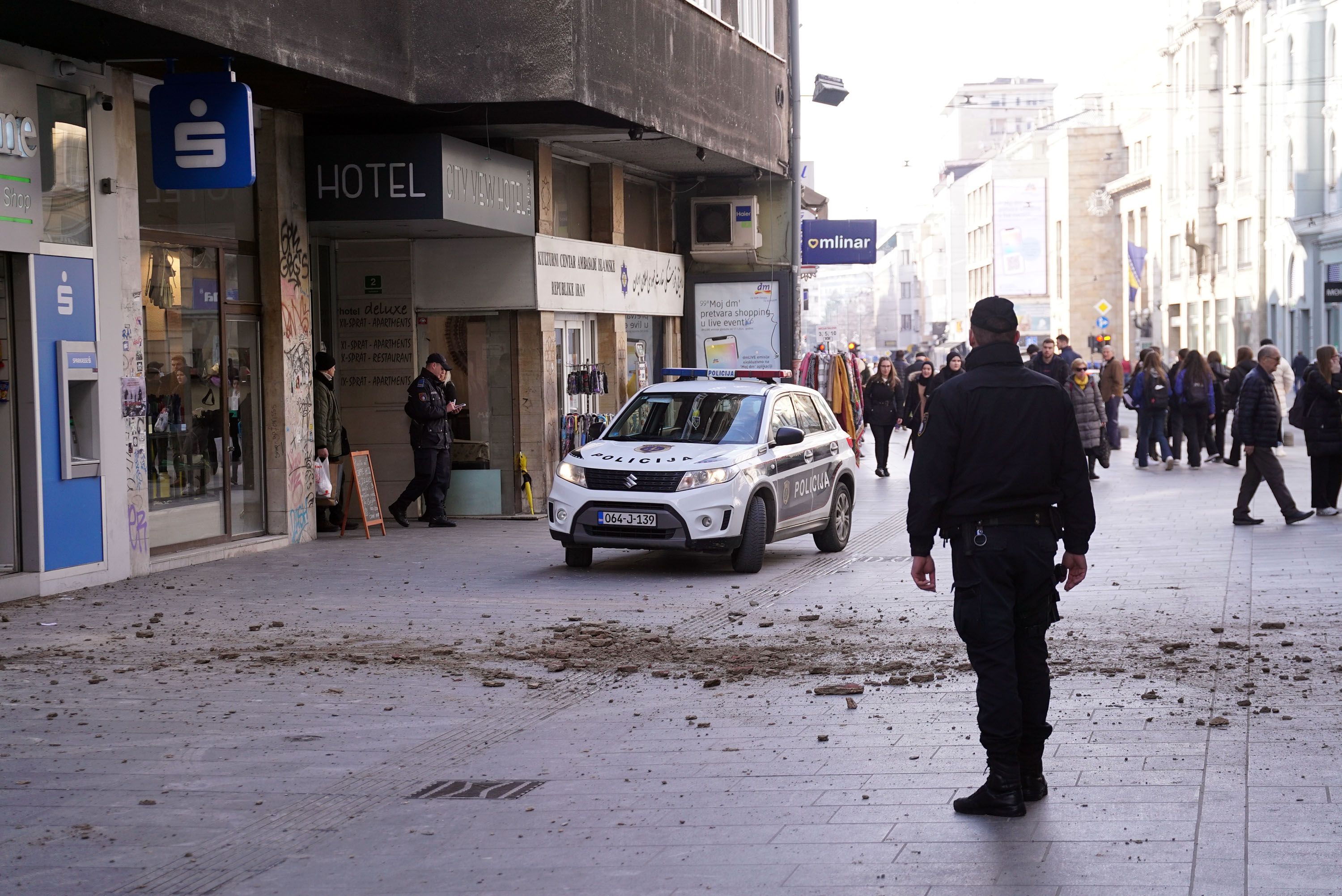 240221_ferhadija_obrusavanje_fasade_70026