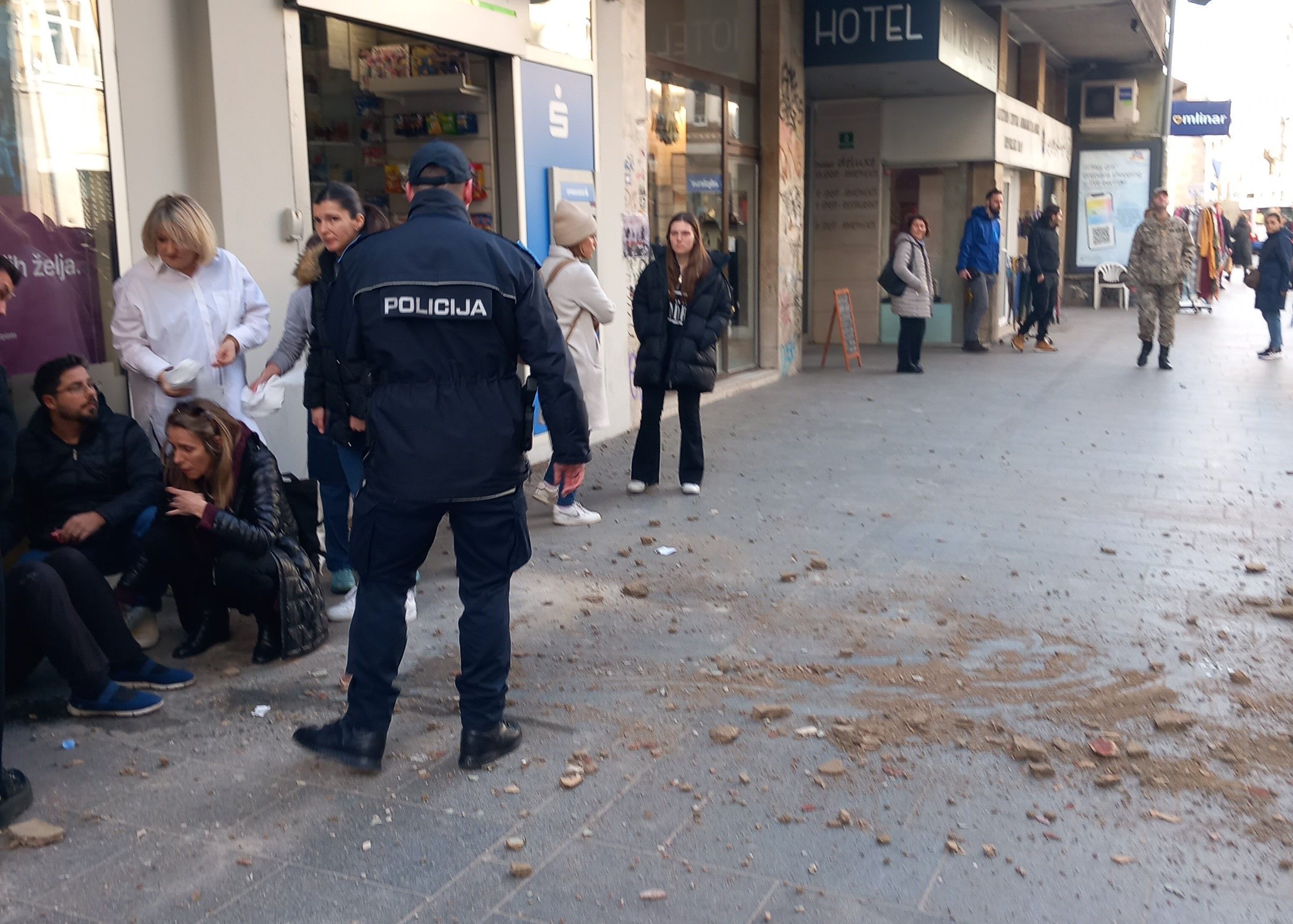 240221_obrusavanje_fasade_51645