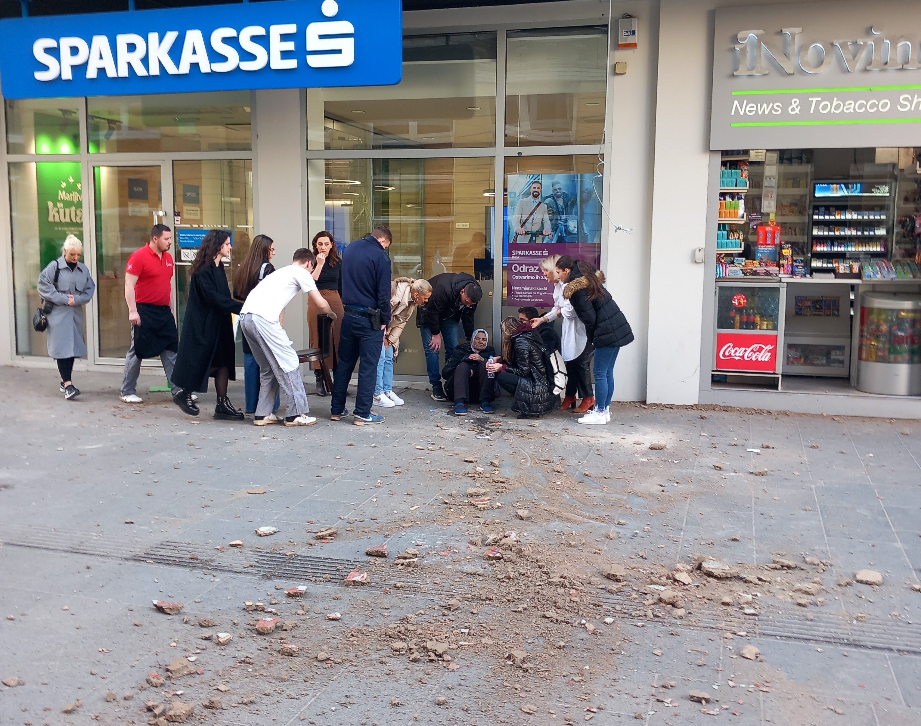 240221_obrusavanje_fasade_80771