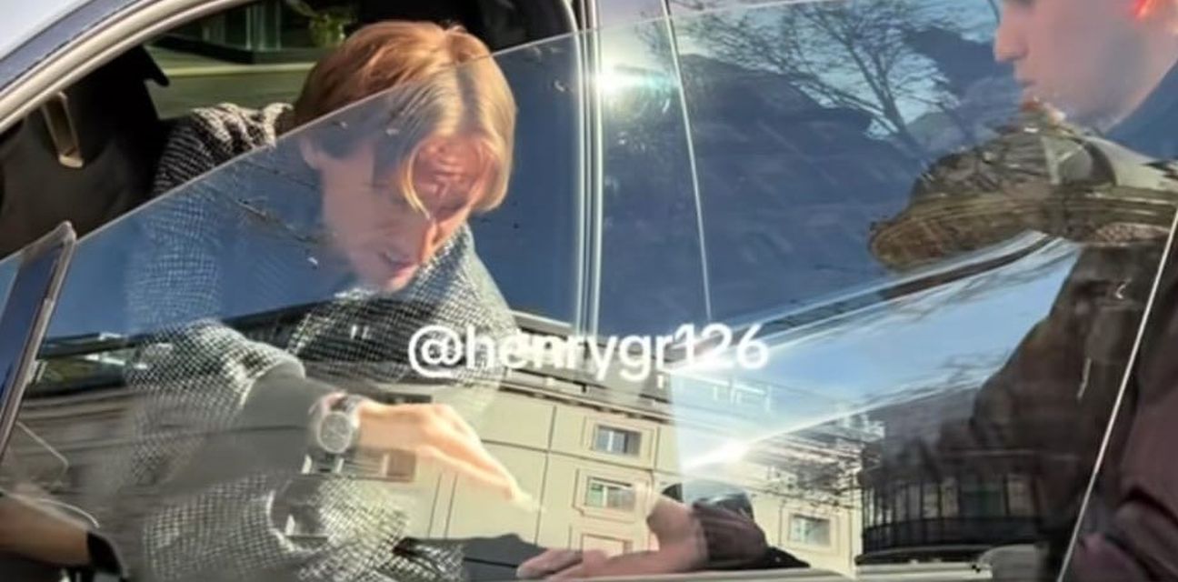 62747922-luka-modric-pokazao-novi-automobil
