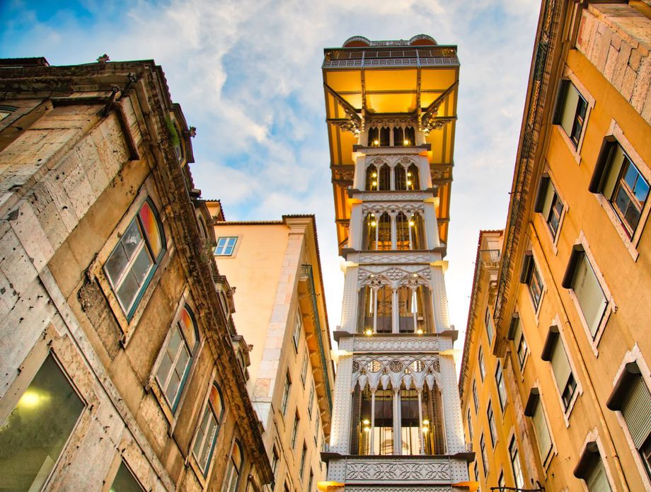 62747456-gradski-lift-u-lisabonu