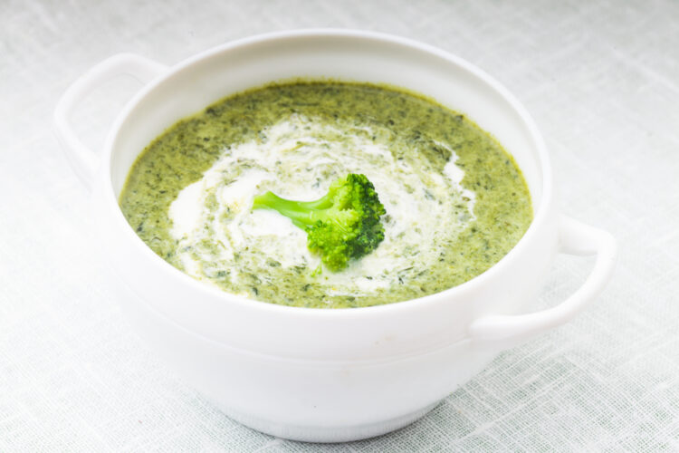 Brocolli,Cream,Soup,In,A,White,Bowl