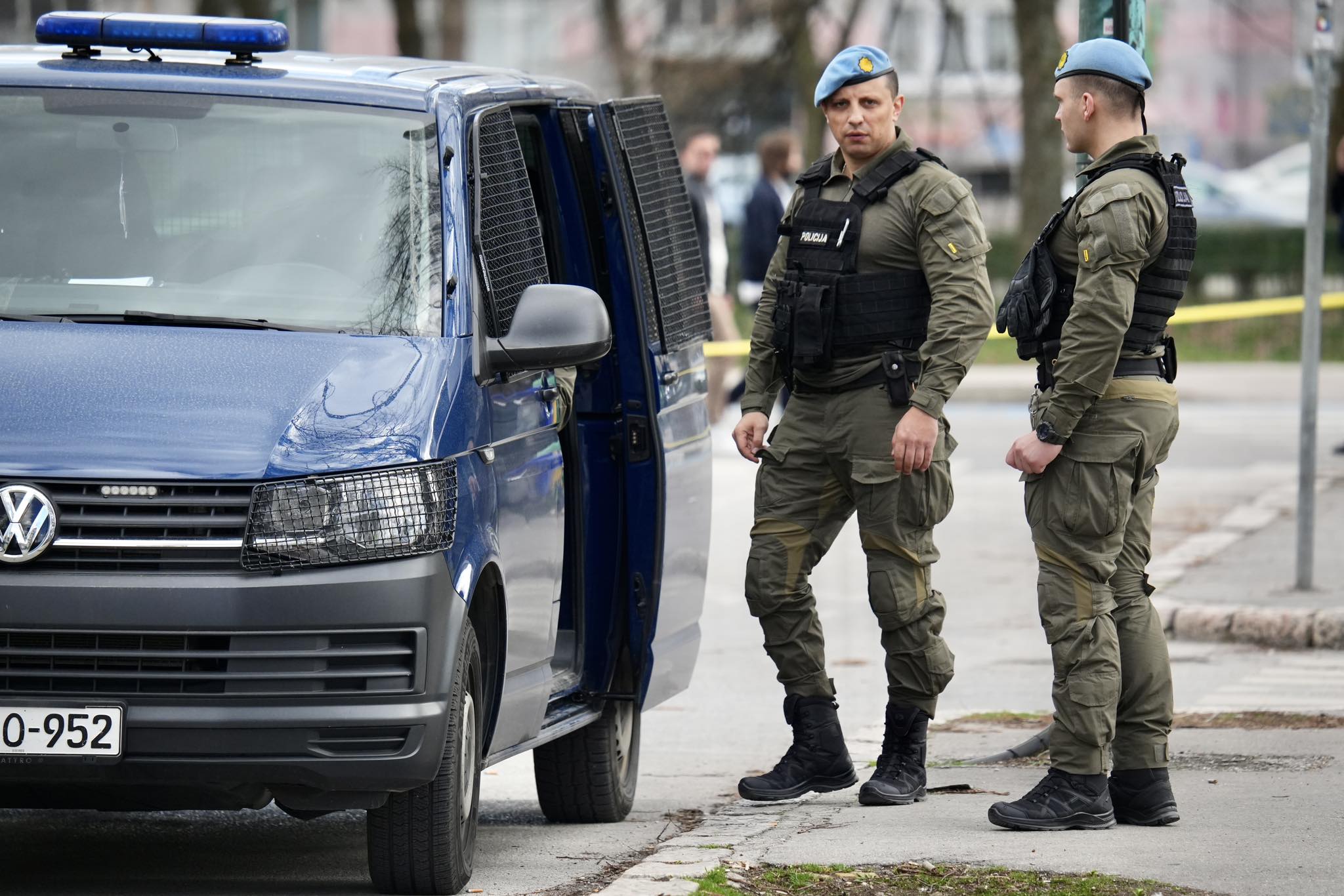 policija neredi grbavica horde zla