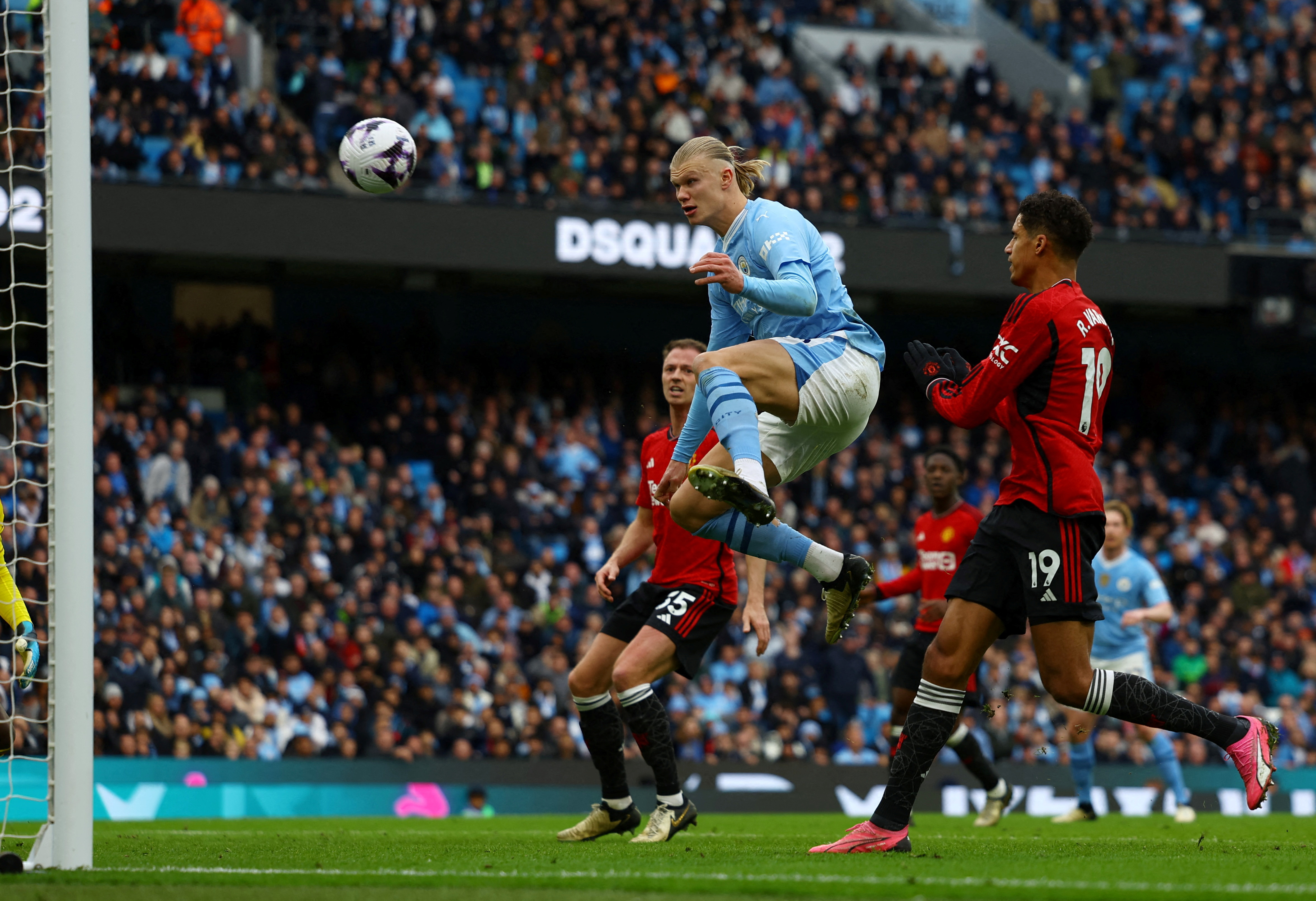 Premier League - Manchester City v Manchester United