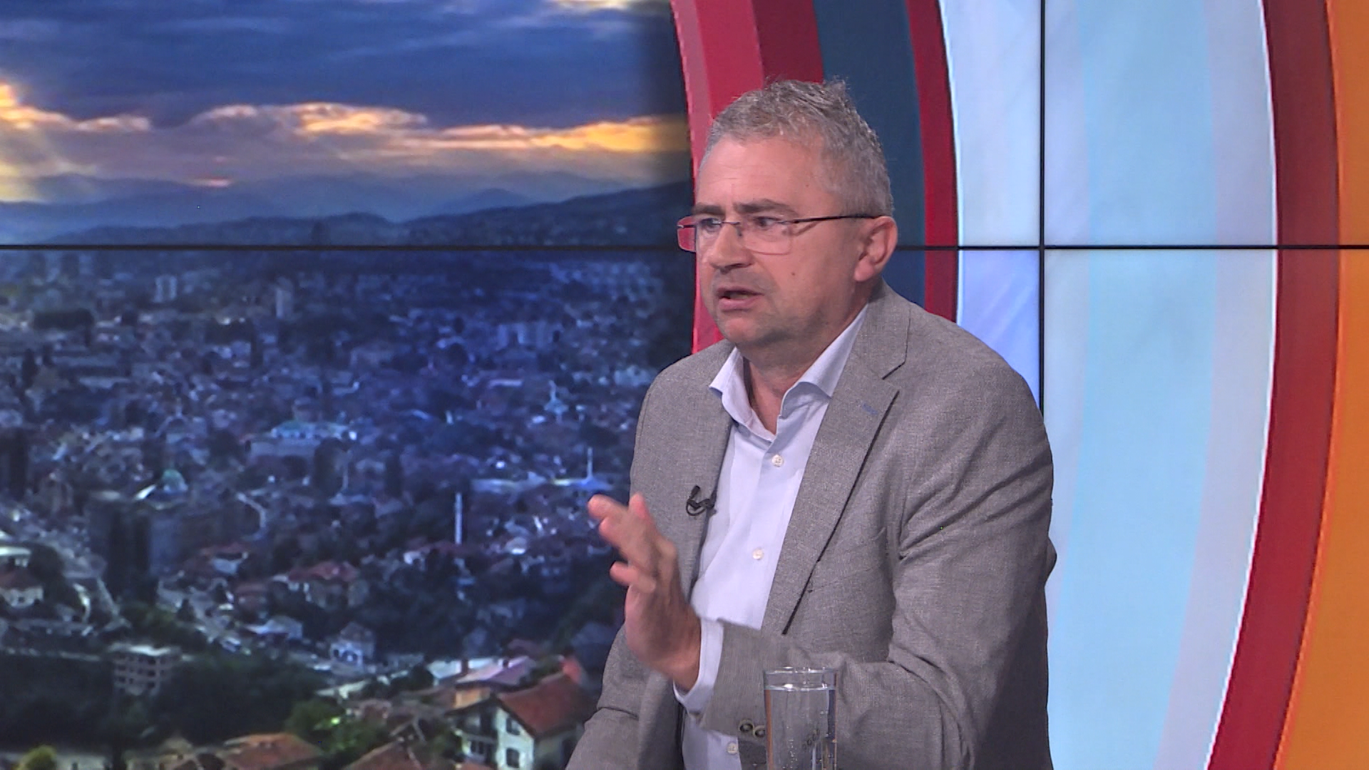 SA-.00_13_34_20.Still001