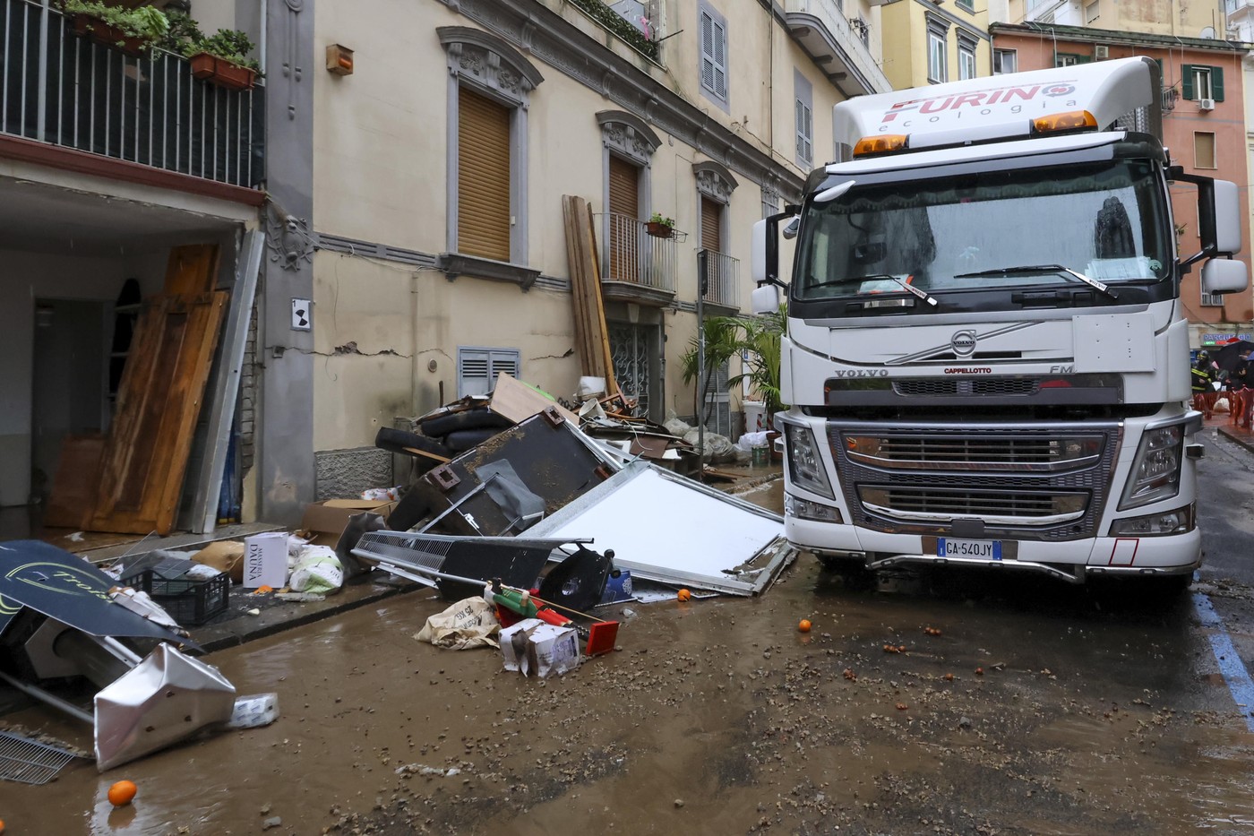 Rain in Naples, 'mud river' in Vomero street