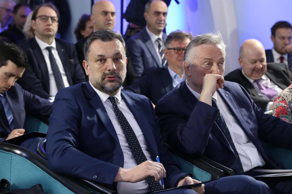 l_d77eea717c8c7986ffaadbd1dabe16d7