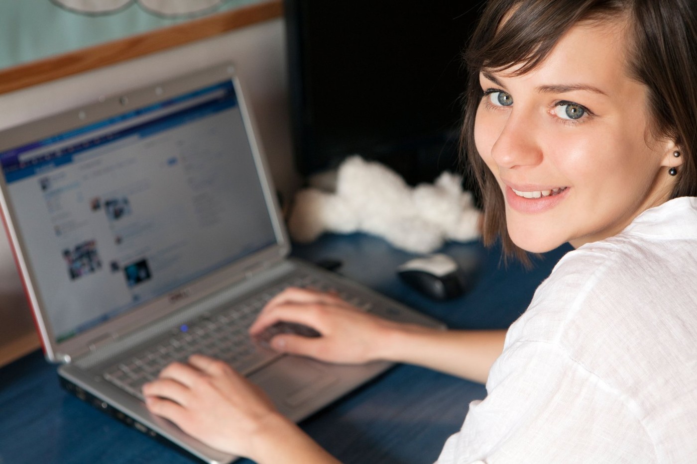 a woman at the computer,facebook