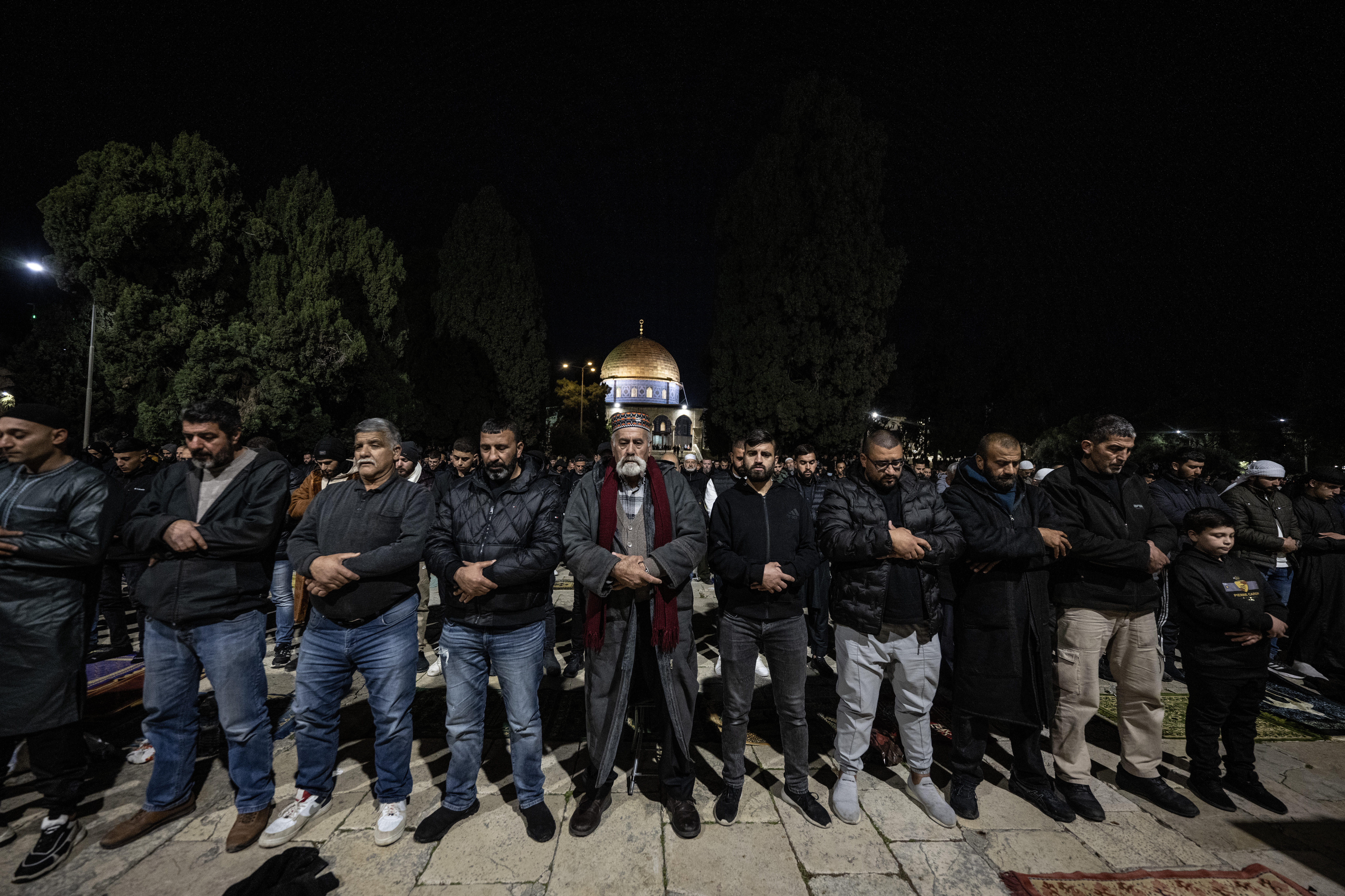 Brojni ljudi klanjali teravih-namaz u Al-Aksi uprkos izraelskim ograničenjima