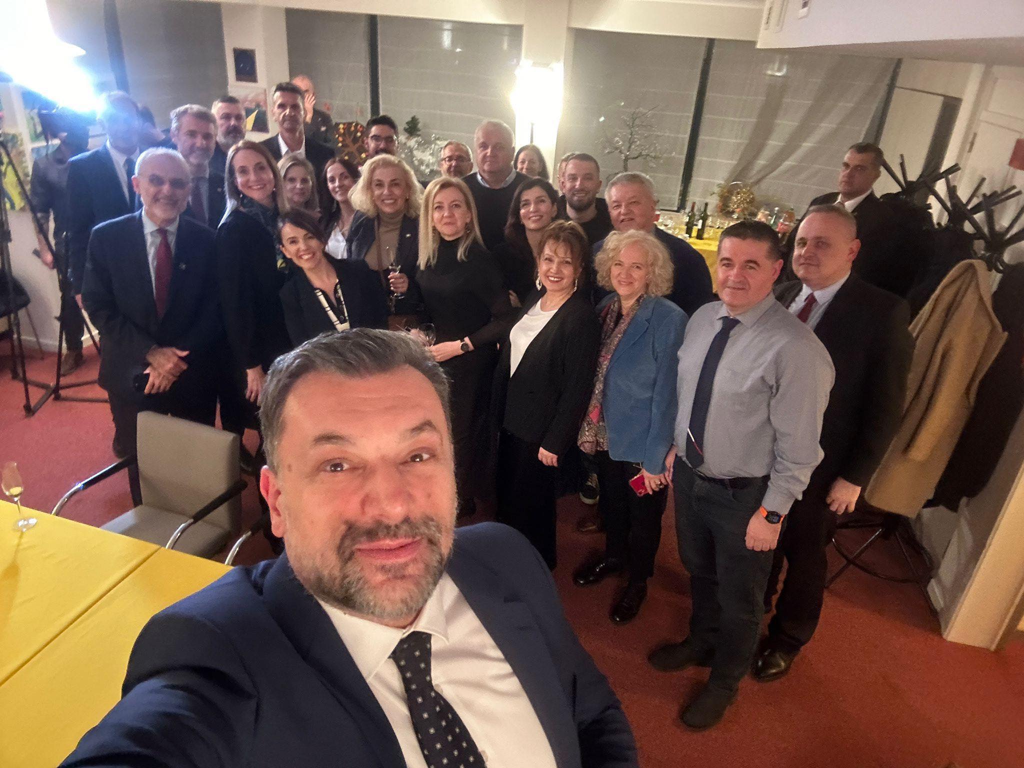 konakovic iostali selfie