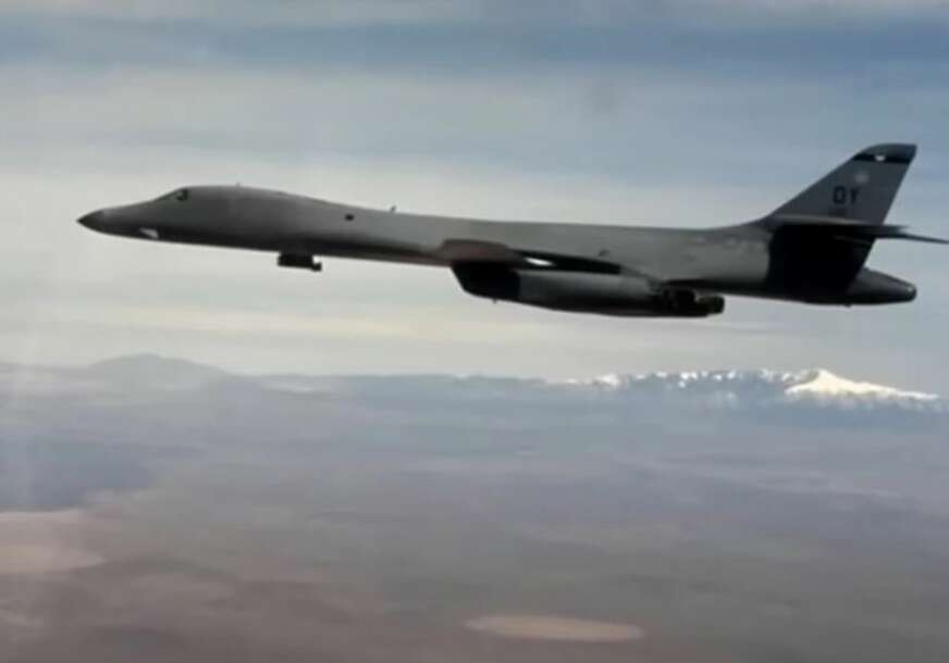 Američki-bombarder-B-1B-Lancer-872x610