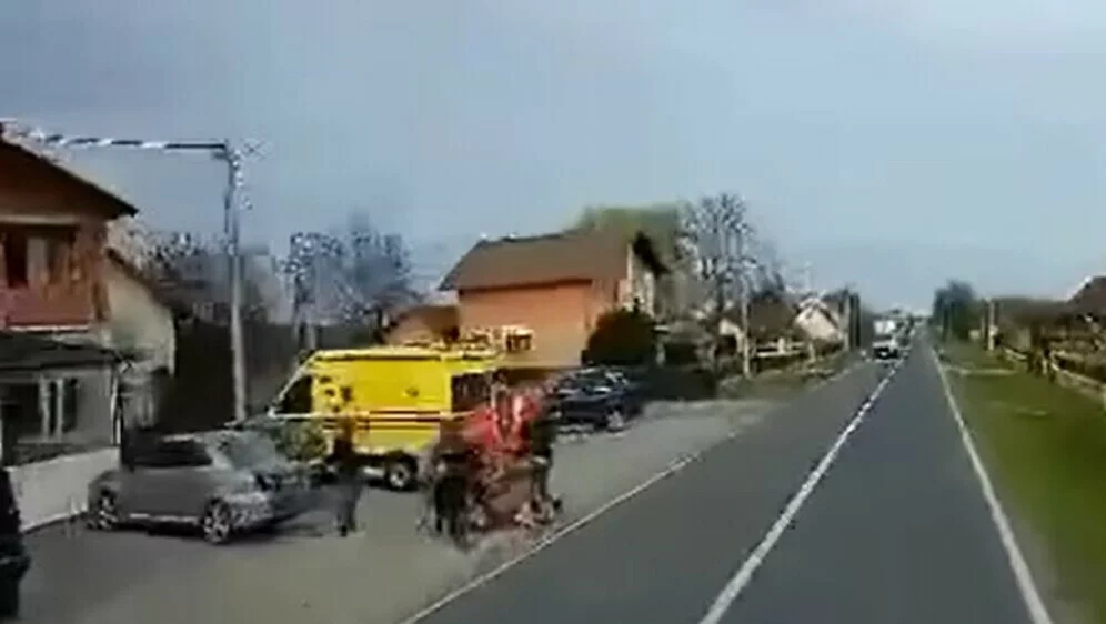 62786089-napadnut-djelatnik-hitne-pomoci