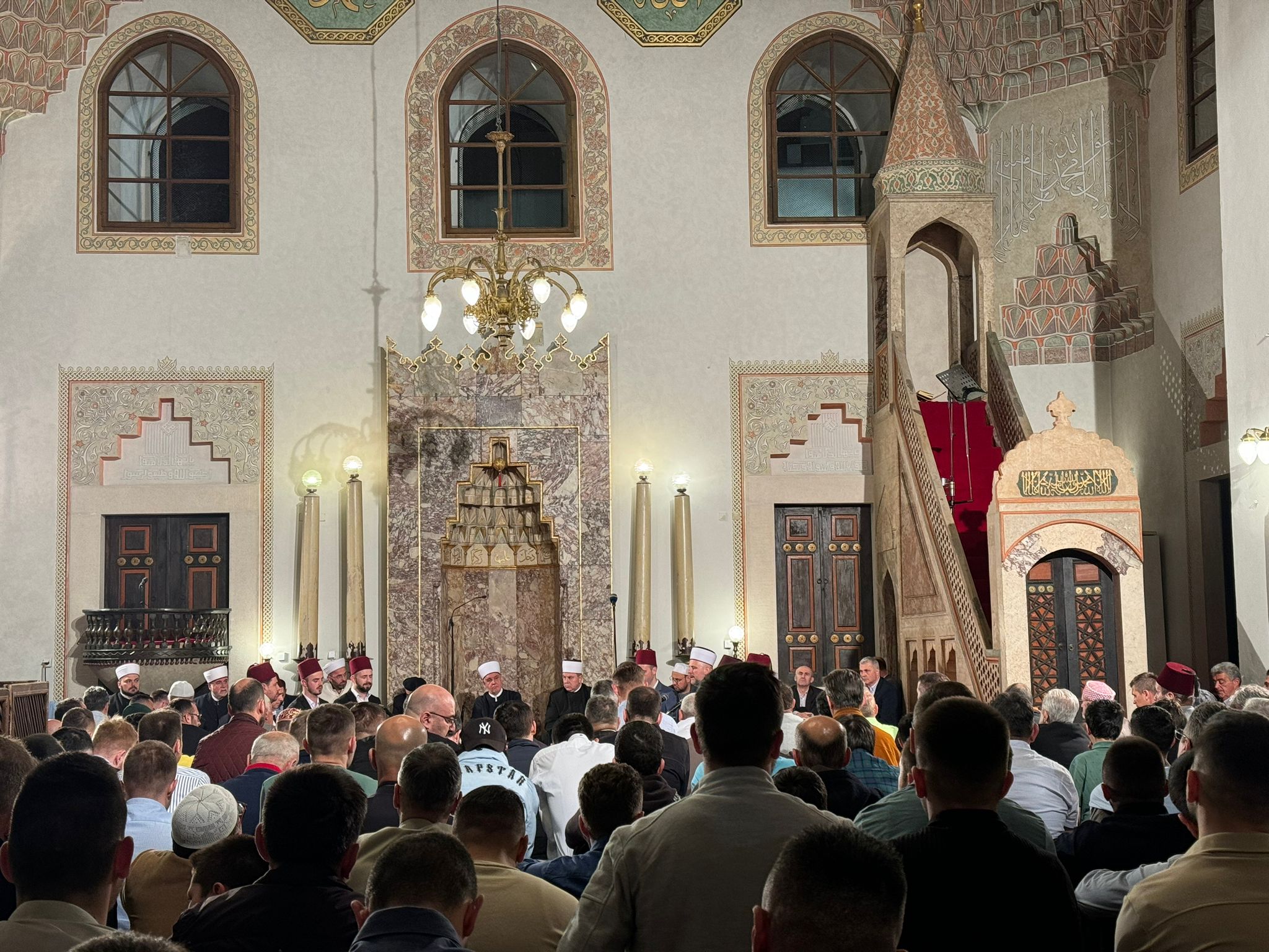 Noć Lejlut-l-kadra obilježena i u Sarajevu: Centralna manifestacija u Gazi Husrev-begovoj džamiji