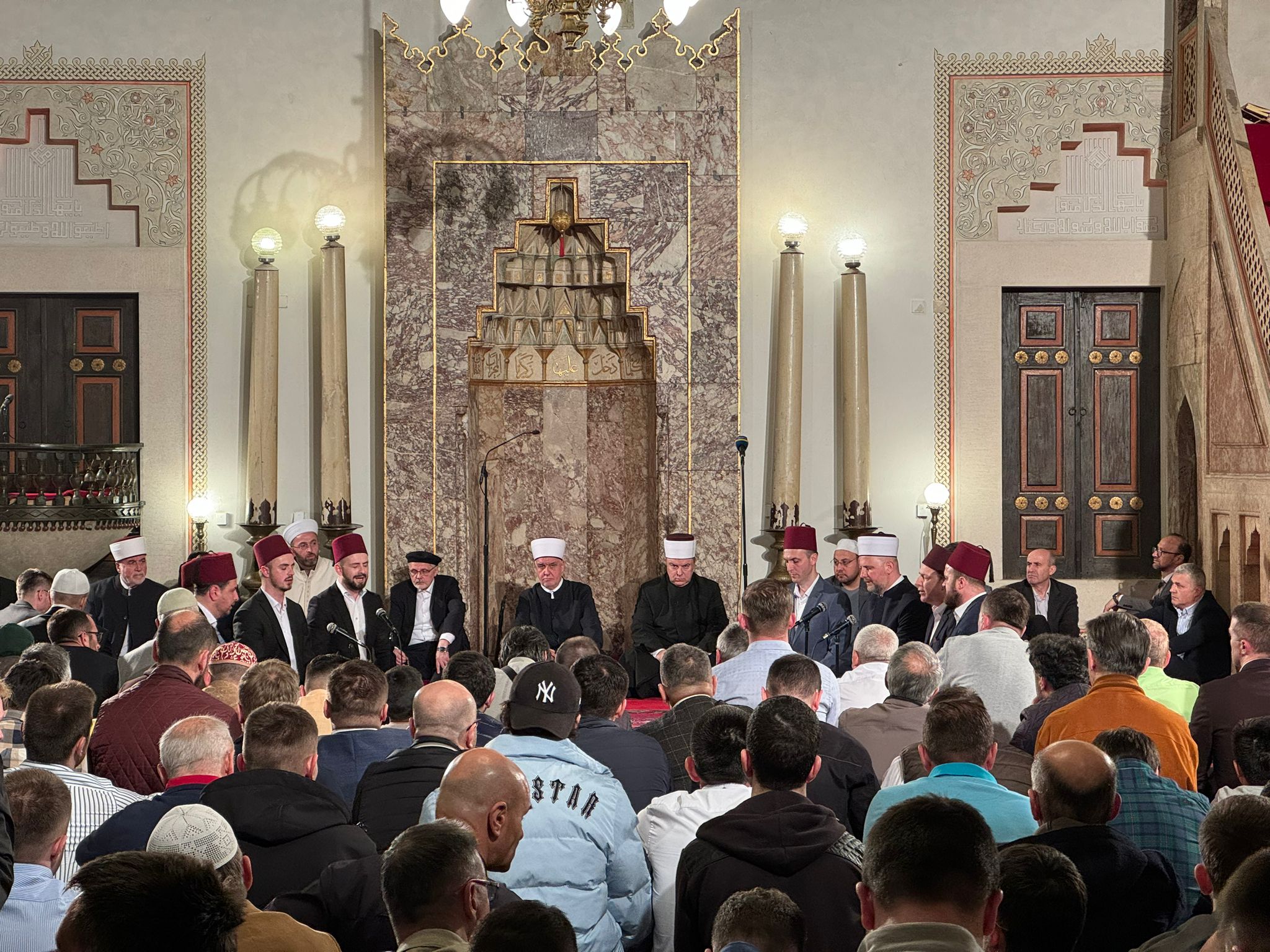 Noć Lejlut-l-kadra obilježena i u Sarajevu: Centralna manifestacija u Gazi Husrev-begovoj džamiji