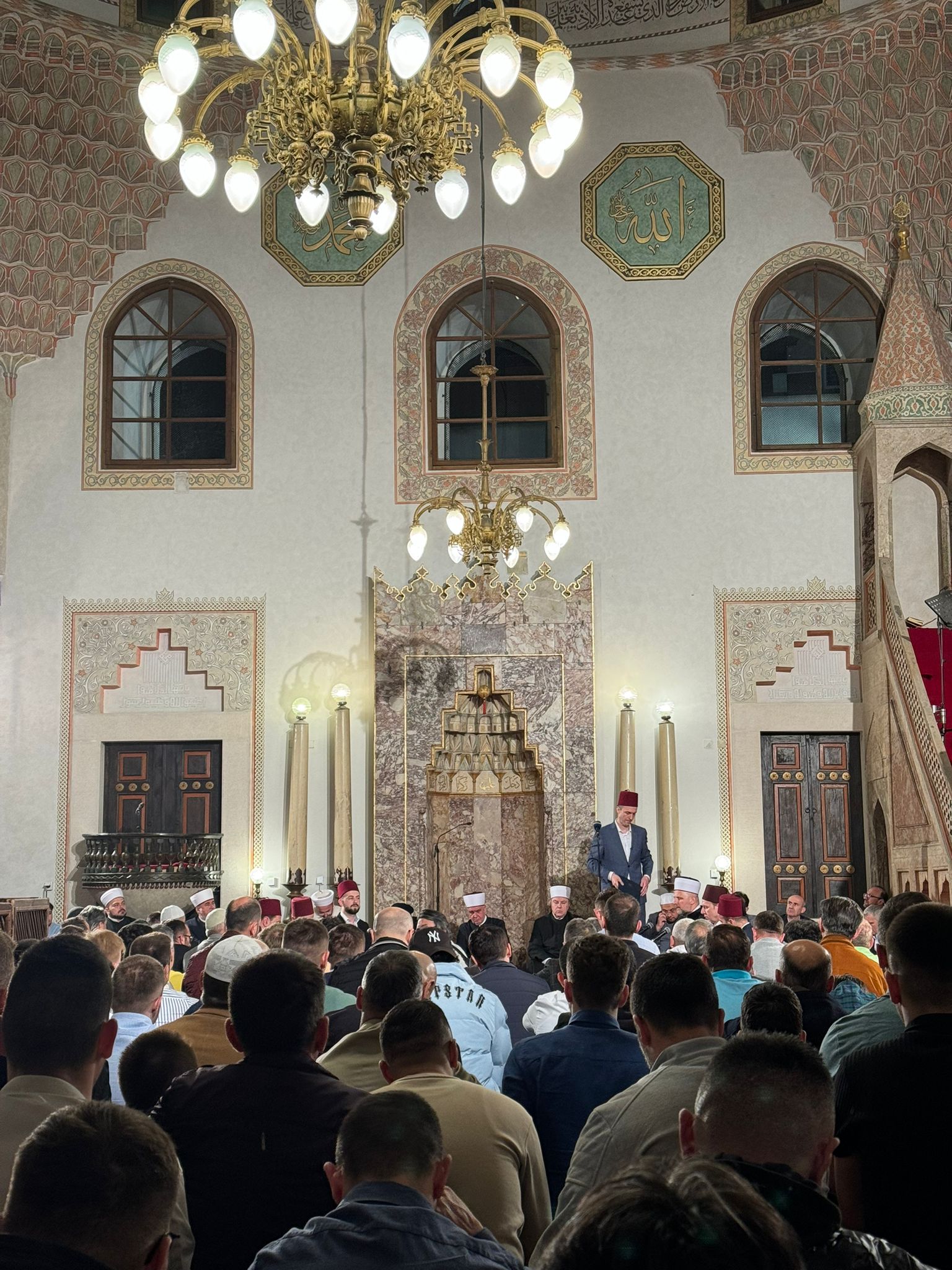 Noć Lejlut-l-kadra obilježena i u Sarajevu: Centralna manifestacija u Gazi Husrev-begovoj džamiji