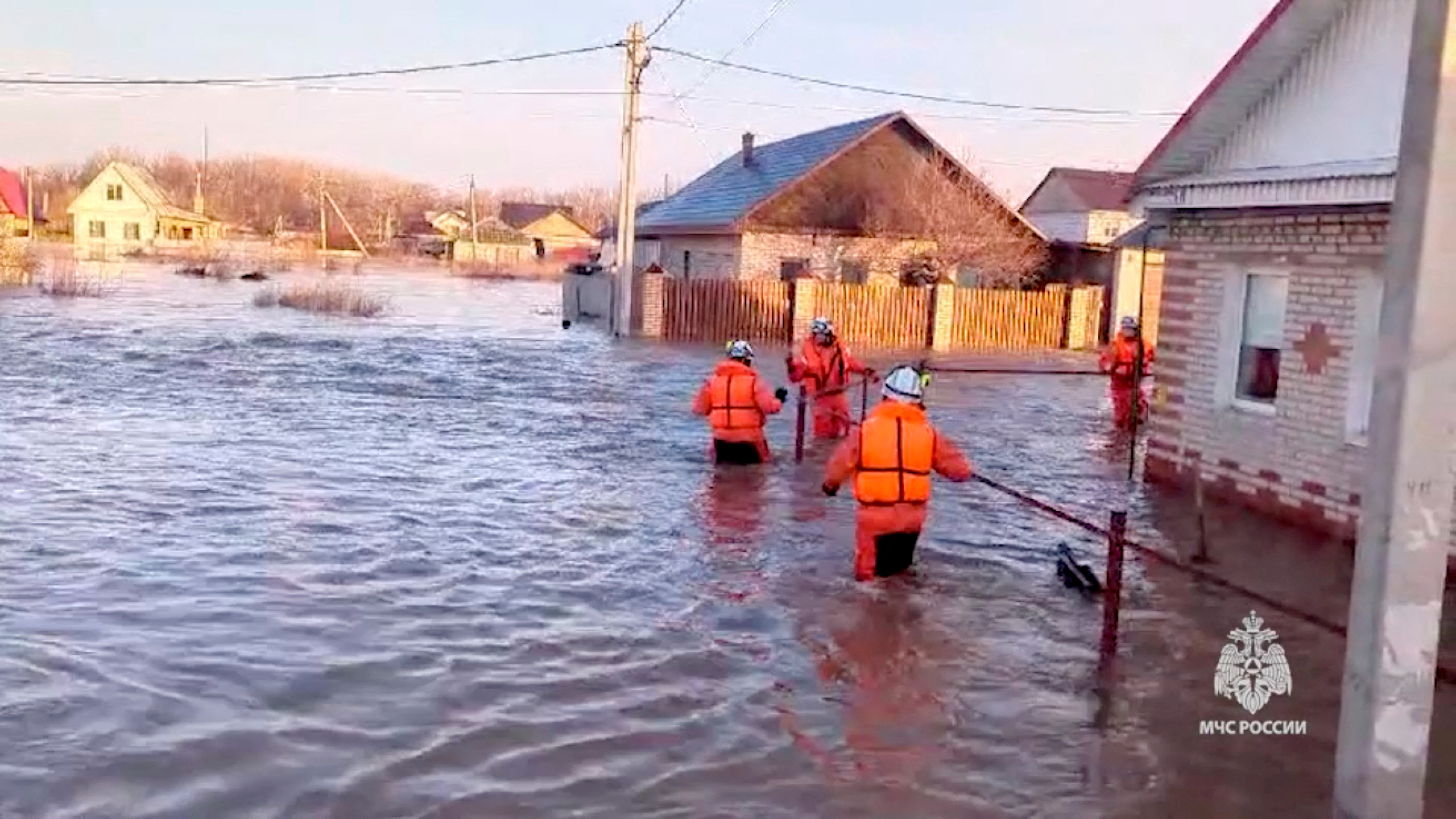 Evacuation from homes in flood-hit Orsk