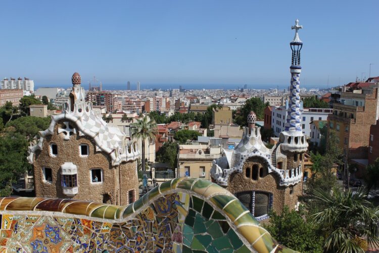 1712638679-parc-guell-332390_1280-750x500