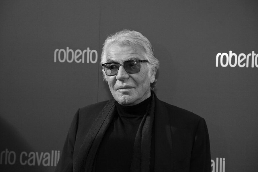 Bucharest,-,April,18:,Italian,Designer,Roberto,Cavalli,Greets,Fans