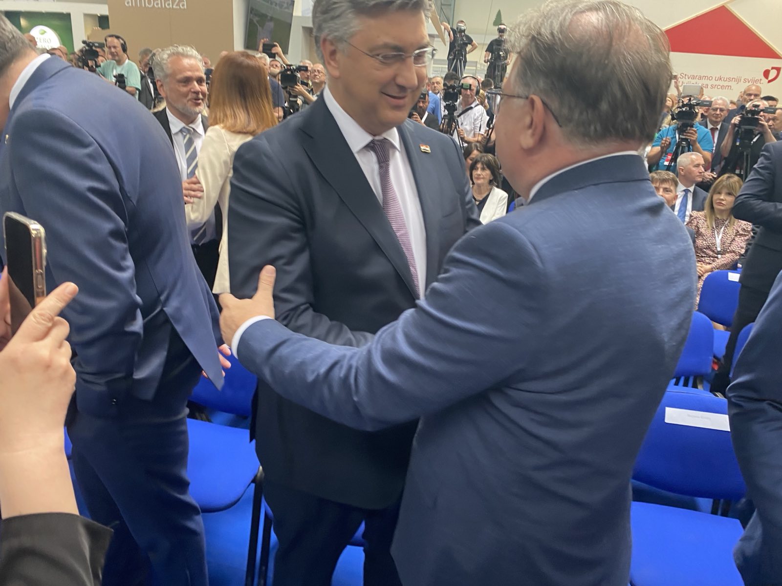 IMG-b3b21c0b5079b5ce18ded16429924ffb-V