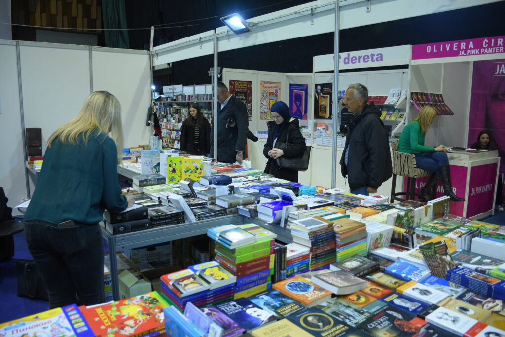 1713355557-AA-20240417-34290832-34290820-OTVOREN_35_INTERNACIONALNI_SAJAM_KNJIGA_U_SARAJEVU_UCESTVUJE_VISE_OD_150_IZDAVACA-1024x683.jpg