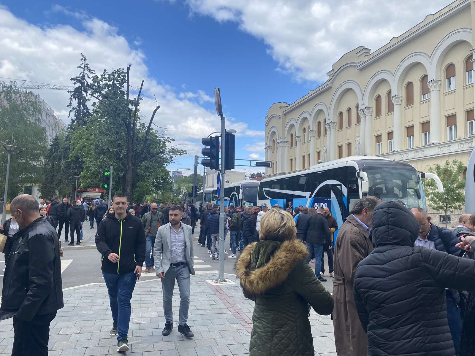 miting srpska te zove
