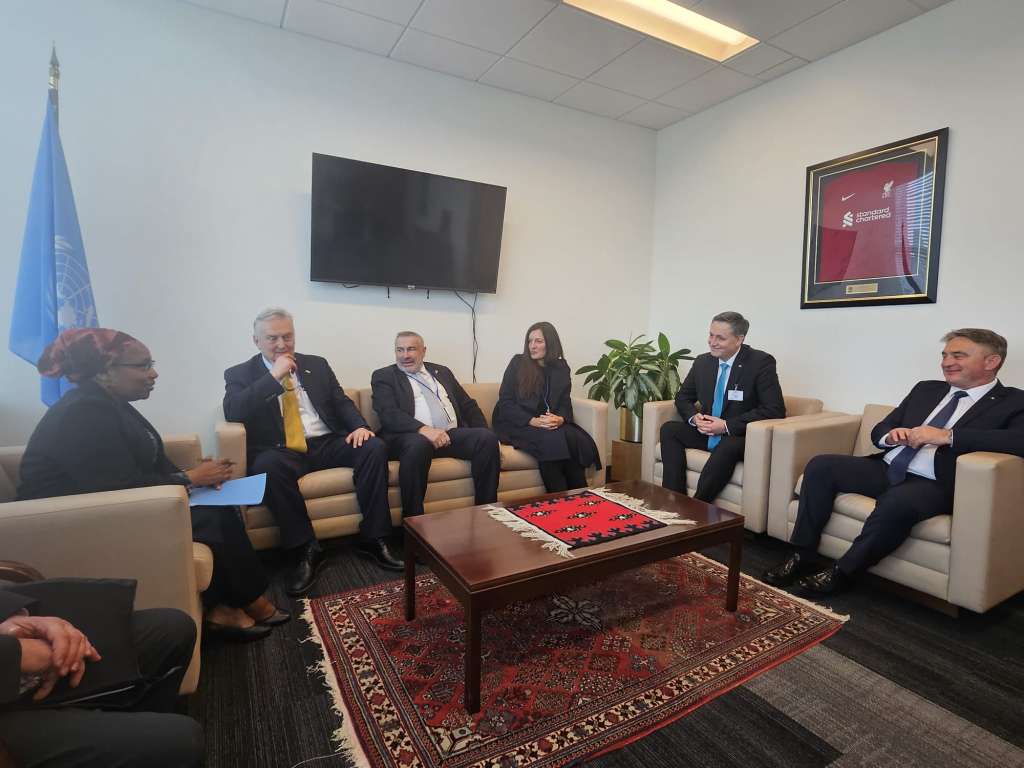 l_ec1d4f5bf74d2e9ce33de08655e2704a