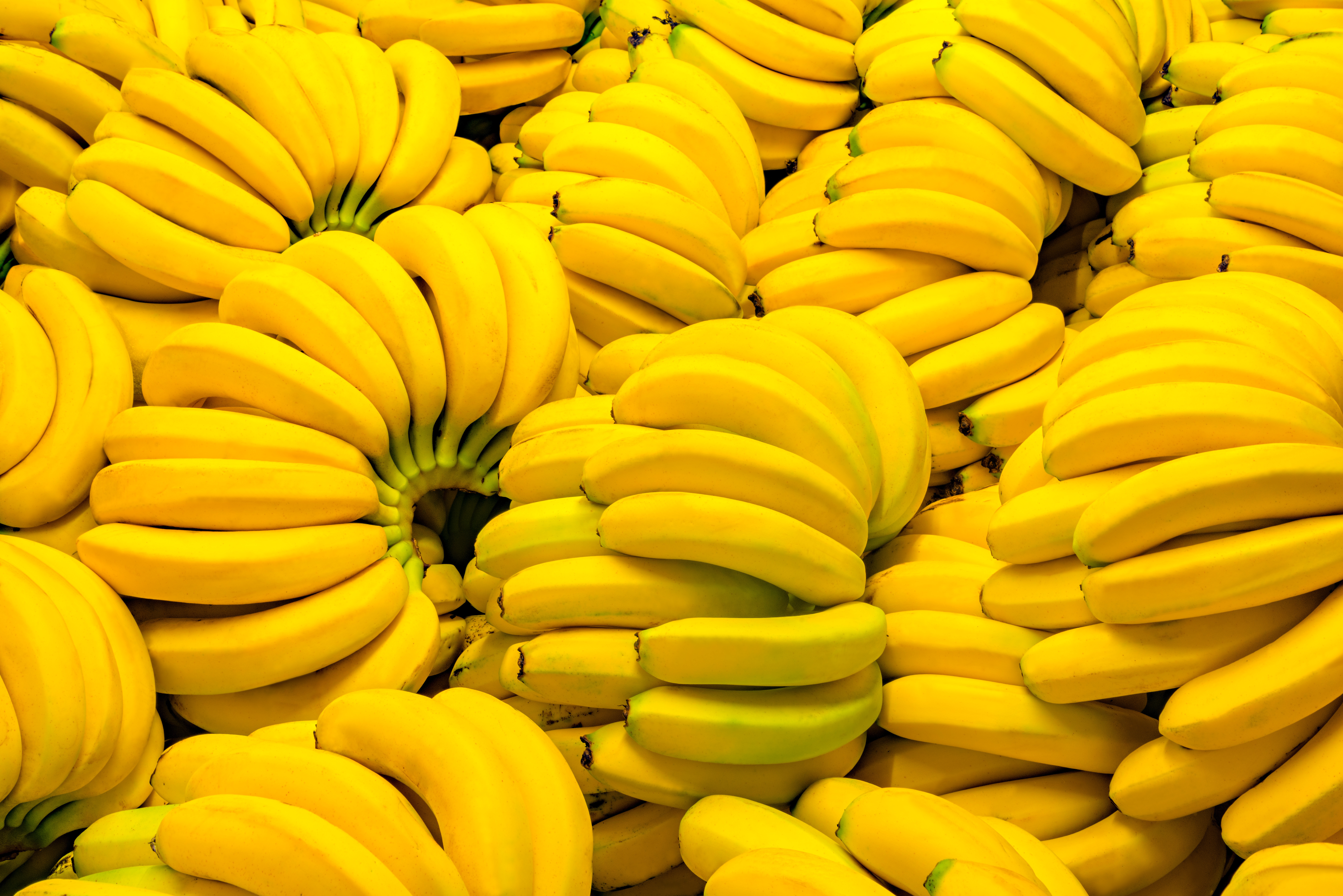 Fresh,Banana,Yellow,Background,In,The,Fruit,Market.