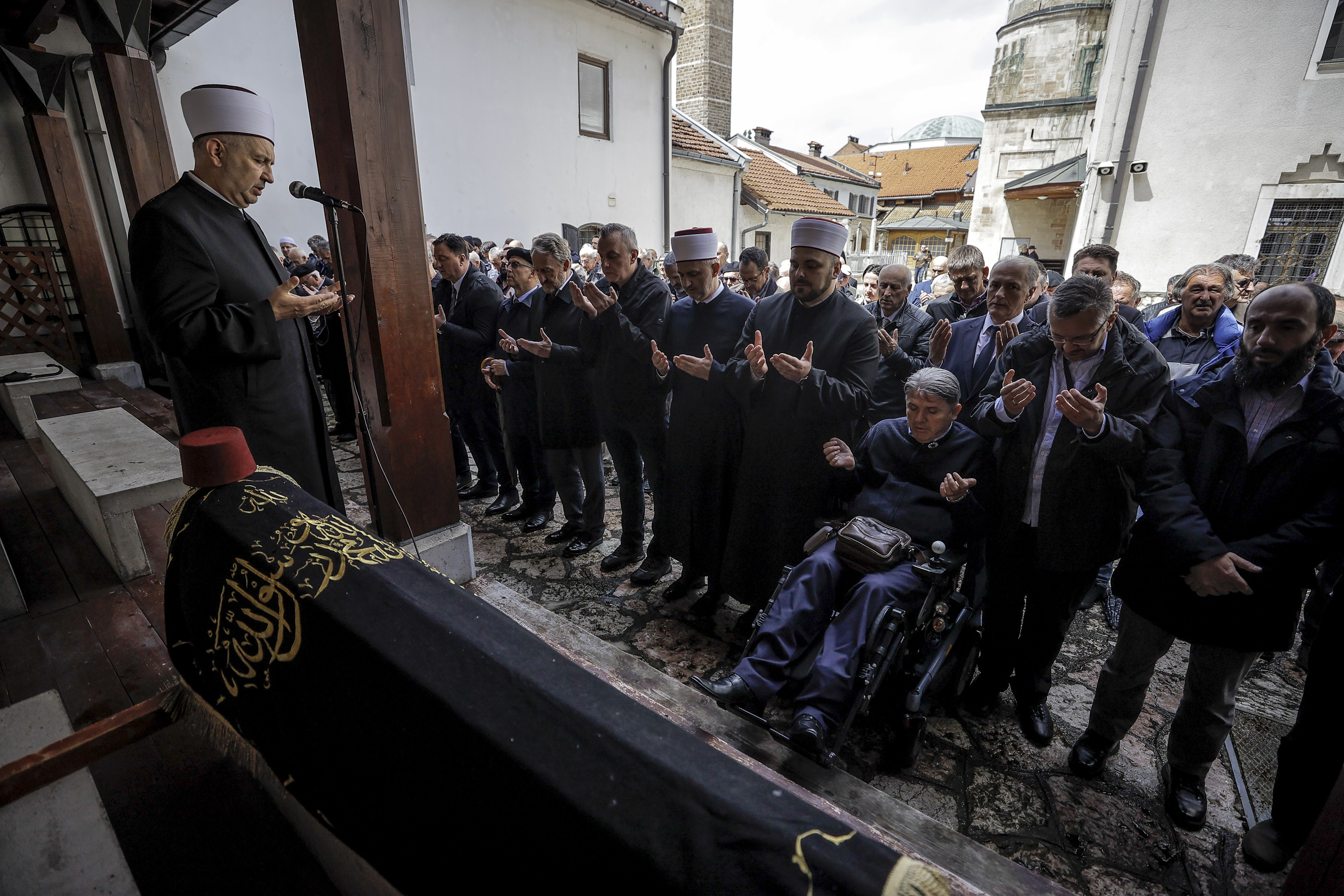 Sarajevo: U haremu Begove džamije klanjana dženaza akademiku Dževadu Jahiću