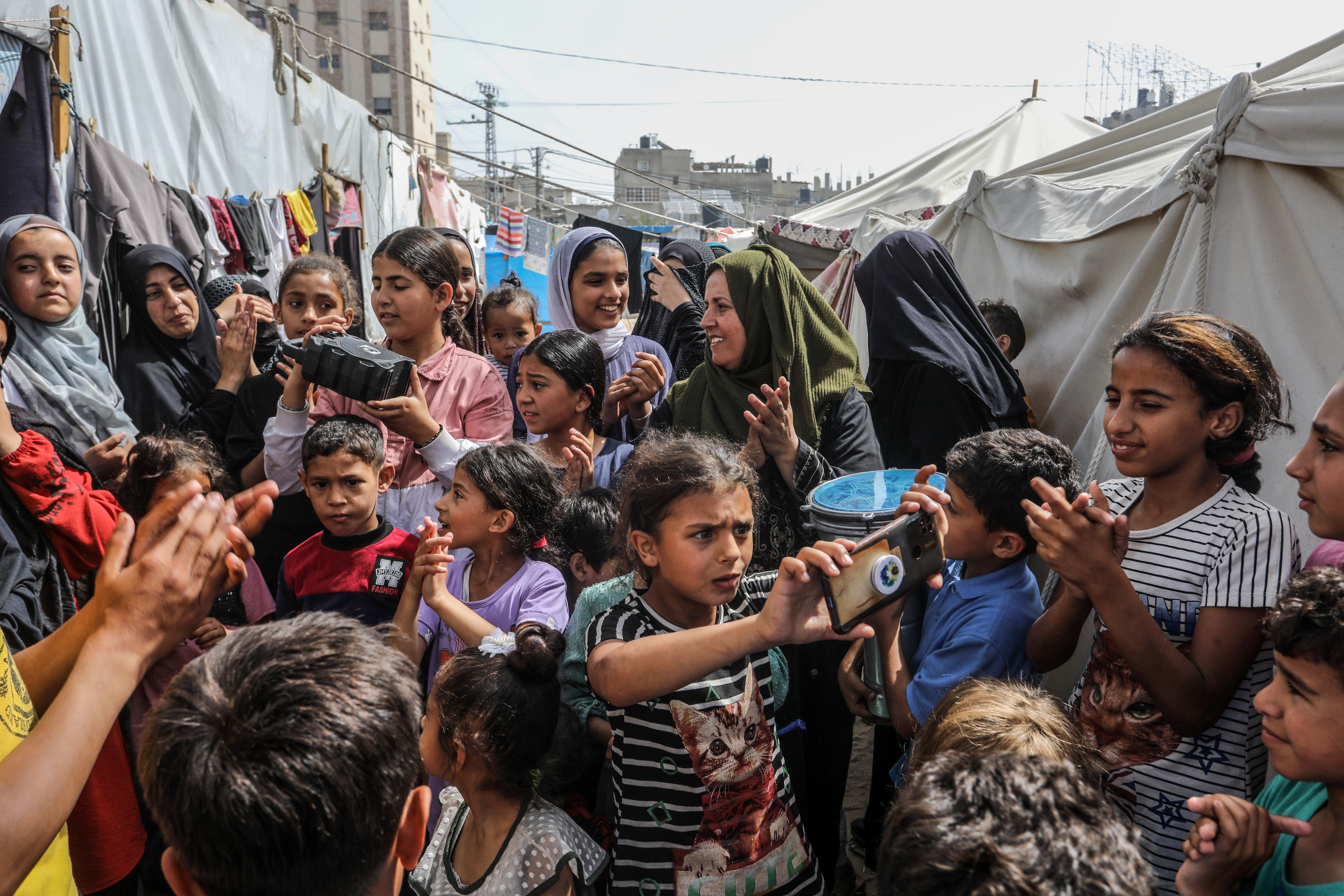 Palestinci u Gazi ne dozvoljavaju da život stane: Održali vjenčanje u šatorskom naselju