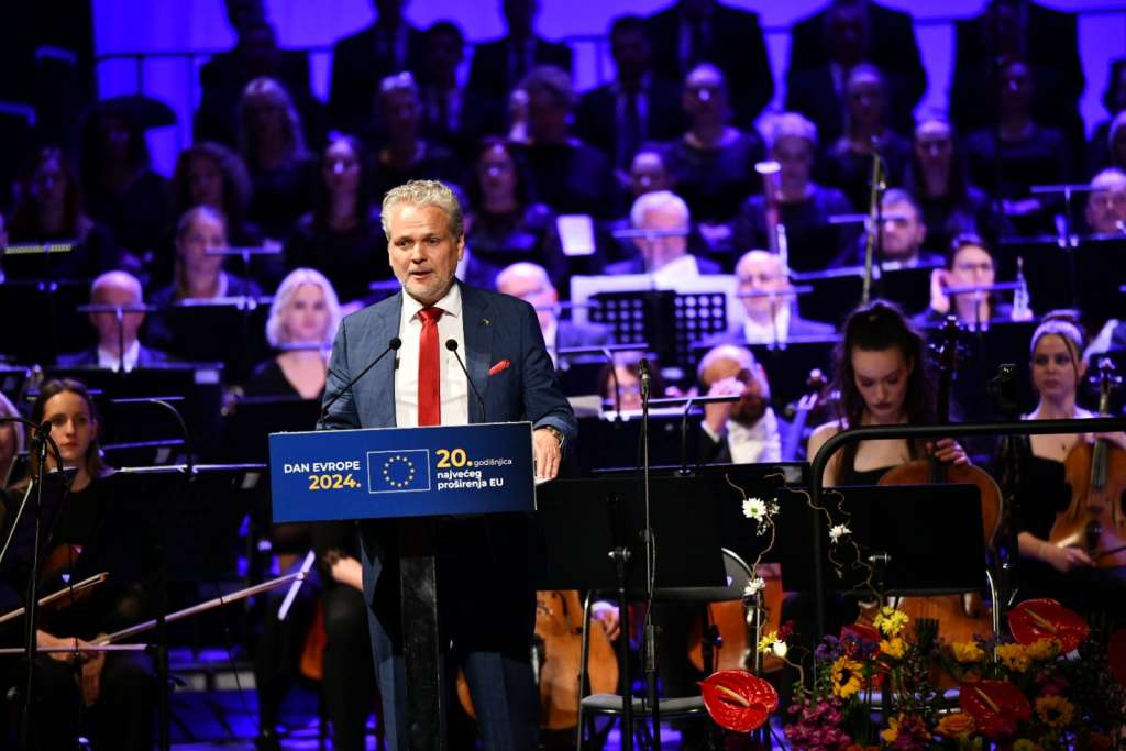 l_6bc1969f935833f65381986dff13948f