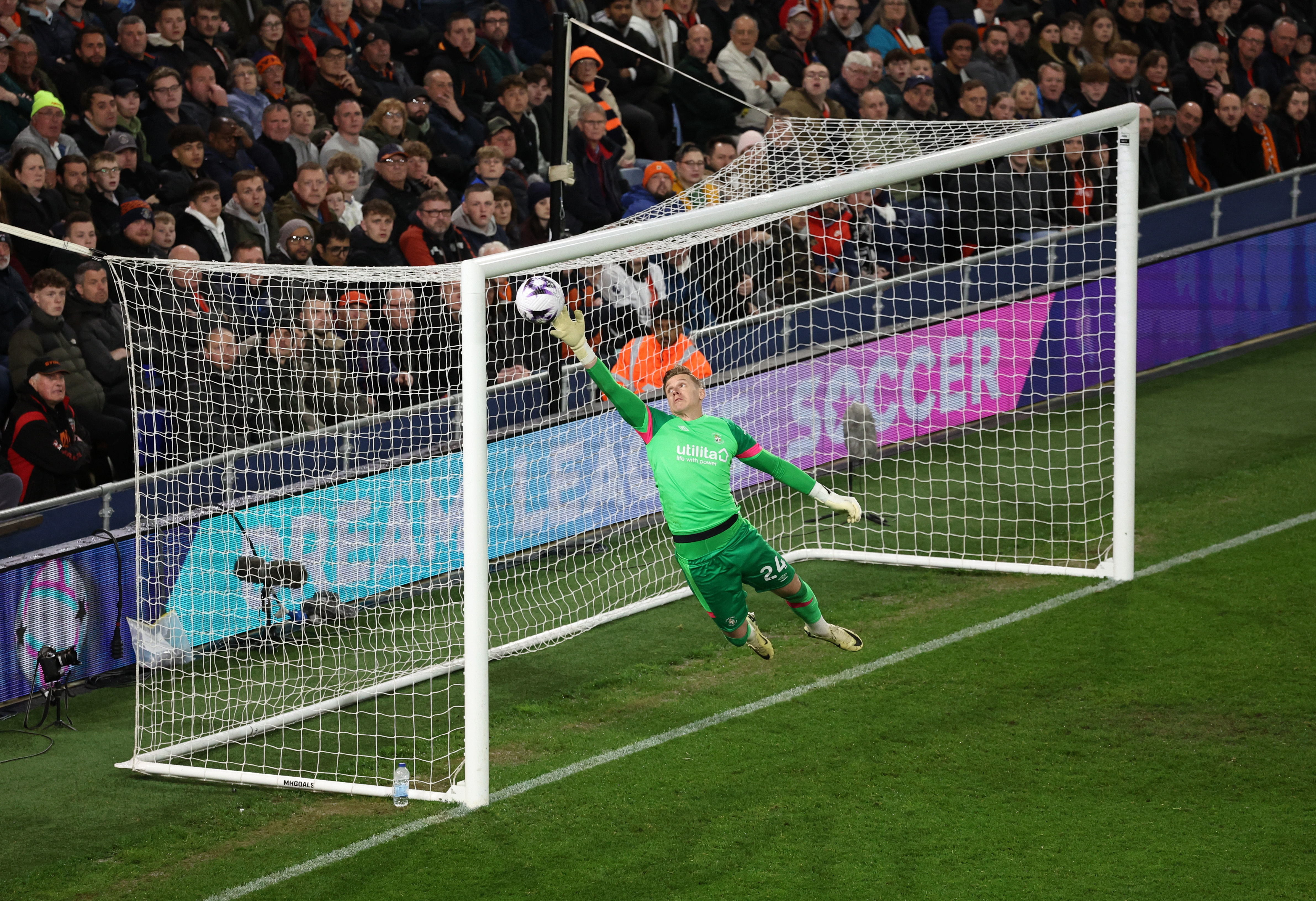 Premier League -  Luton Town v Everton