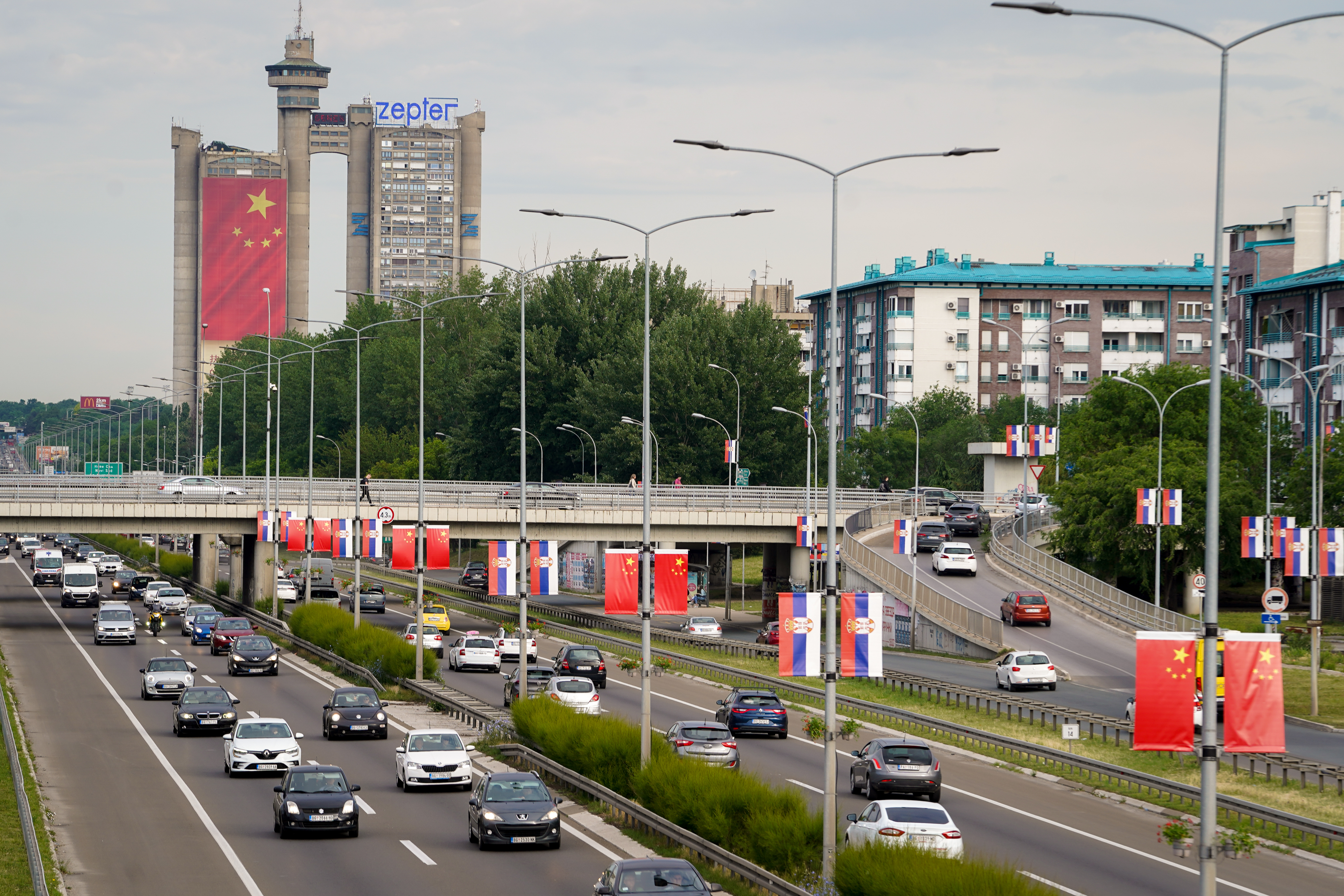 KINESKA ZASTAVA NA GENEKS KULI