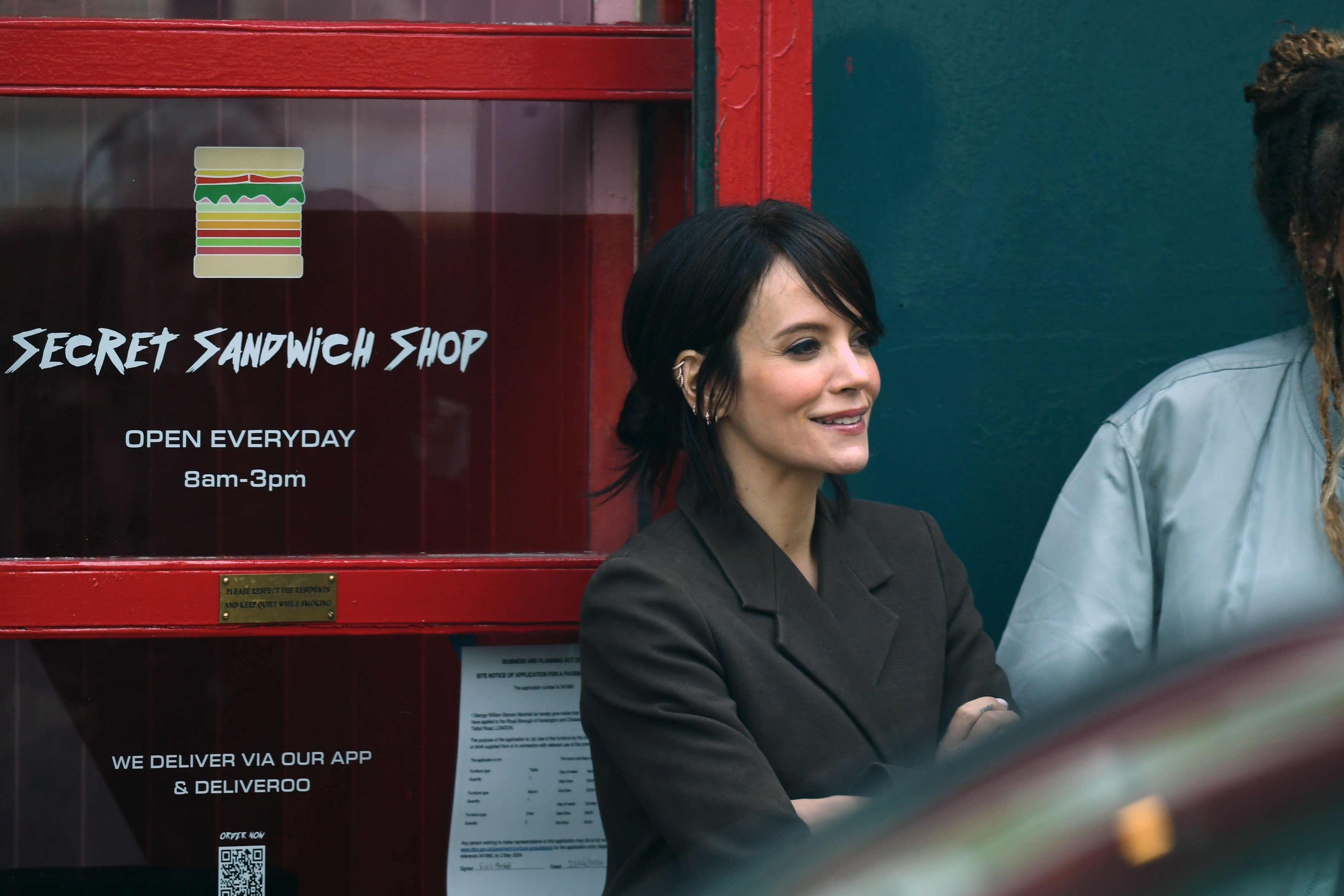 Excl - Lily Allen on a Photoshoot in Notting Hill, London