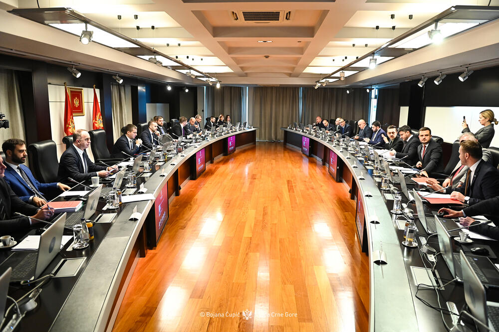 5557173_53615469482-cdf67c1671-o_ls