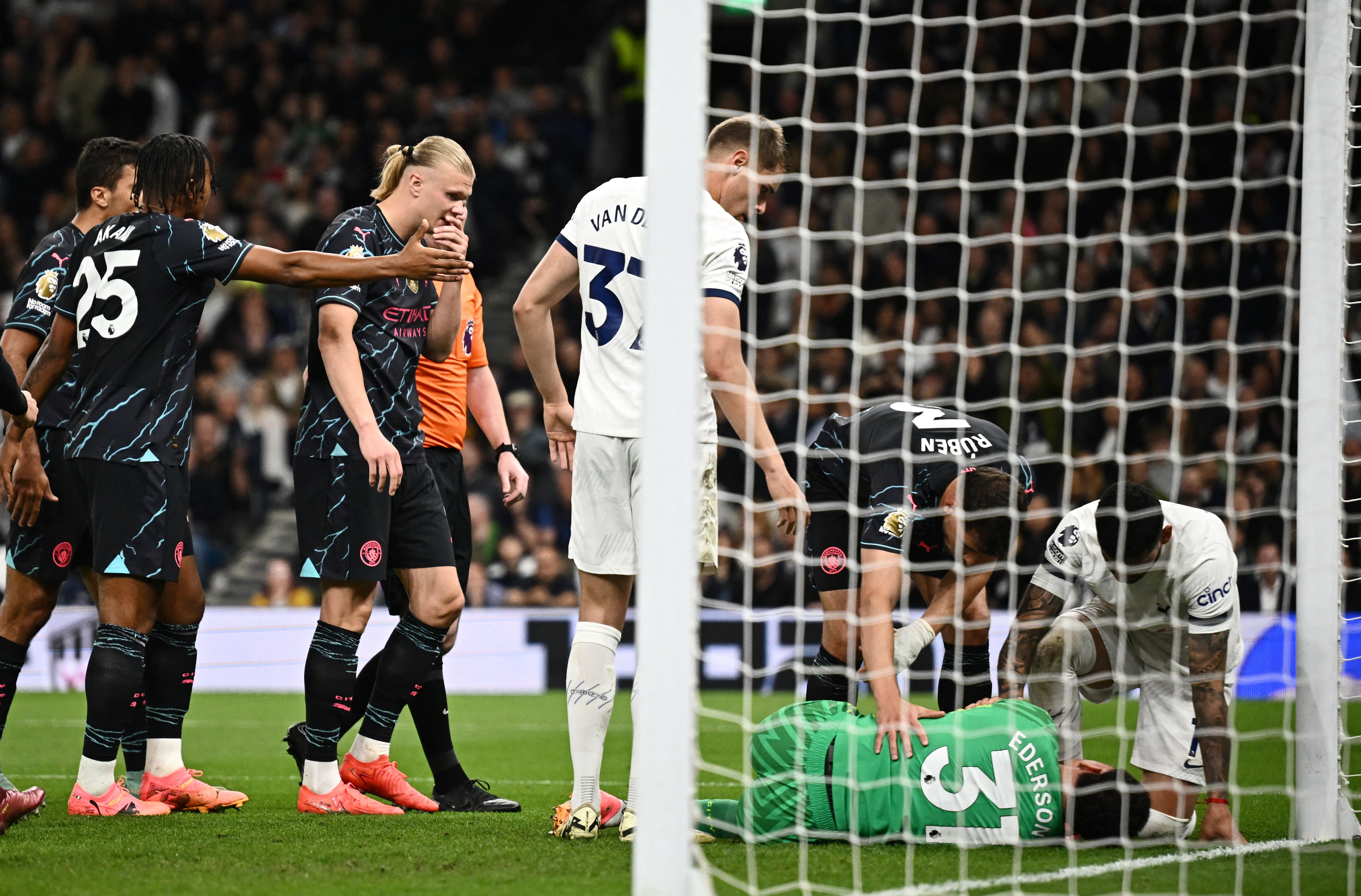 Premier League - Tottenham Hotspur v Manchester City