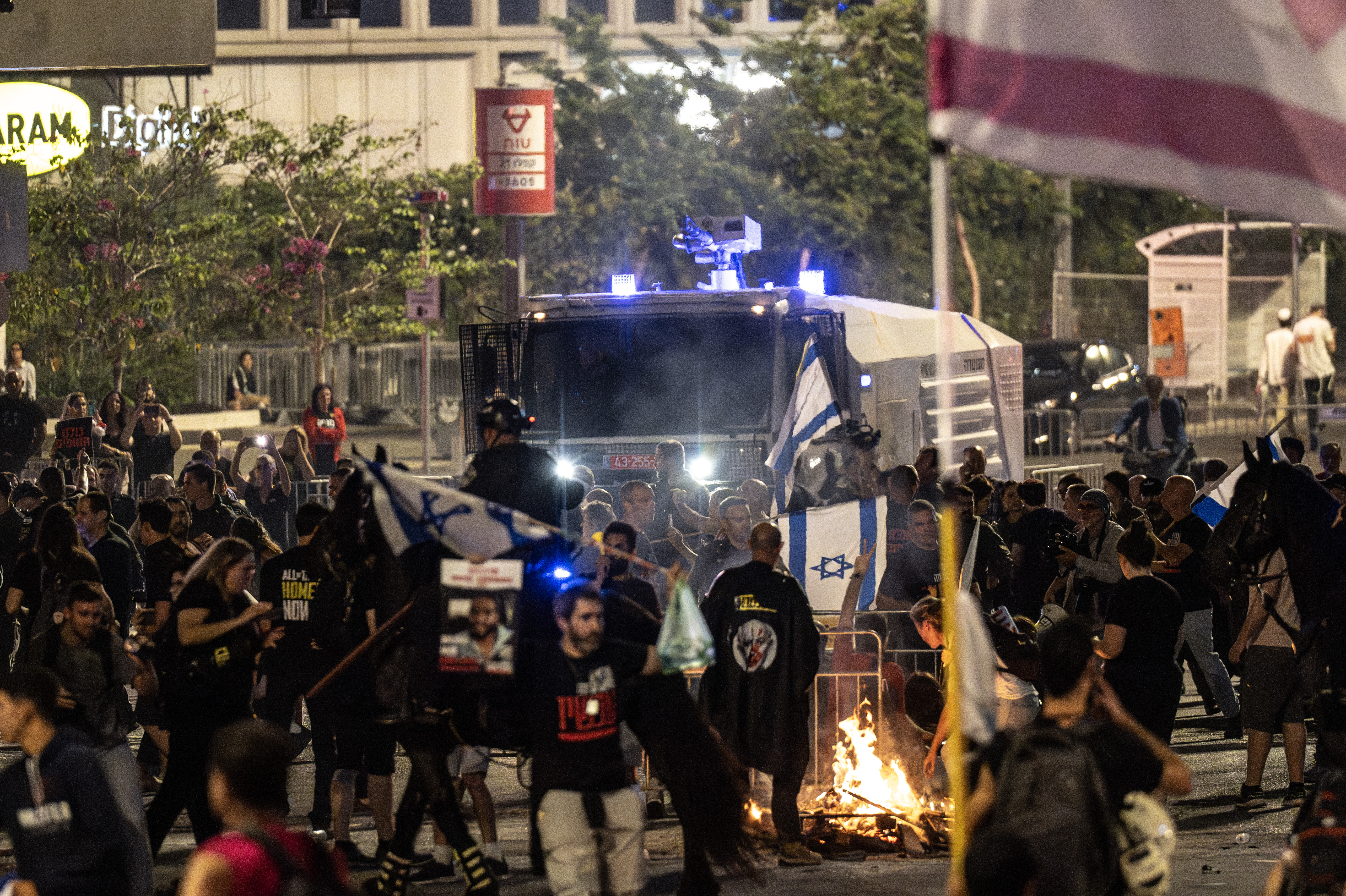 Izraelska policija intervenisala tokom protesta desetina hiljada ljudi u Tel Avivu