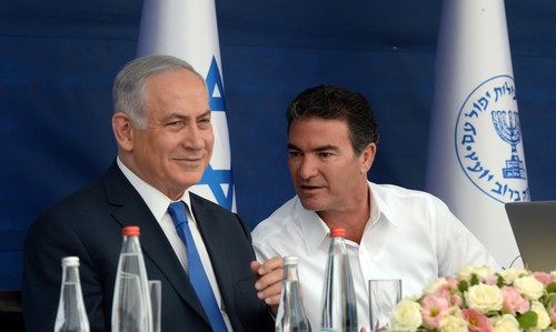 Benyamin Netanyahou et le chef du Mossad lors des célébrations d