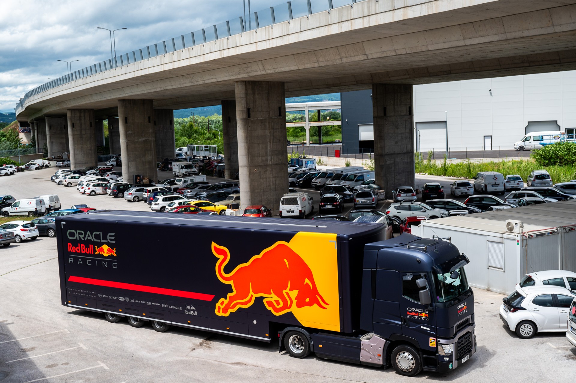 thumbnail_DR_240603_Red_Bull_Truck_Arrival_0001 (8)