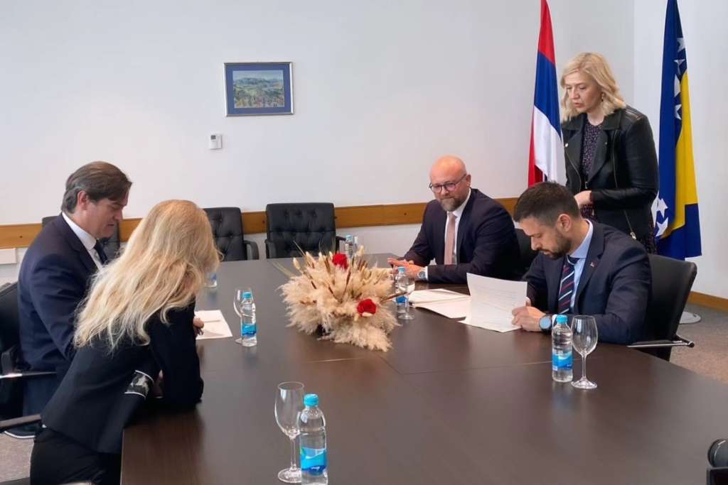 l_1d4d46599698357dad20e11a04cd4f9b