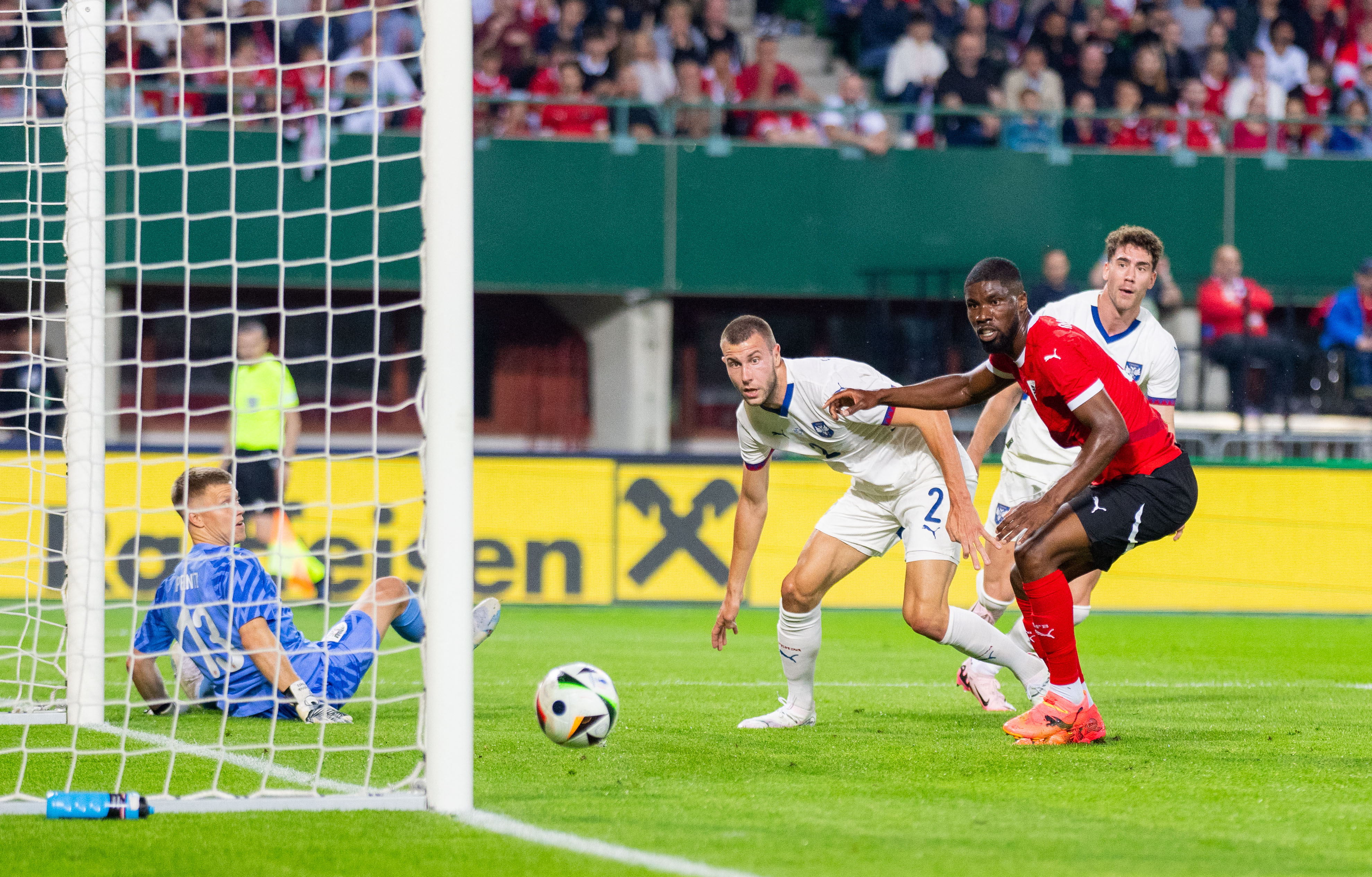 FBL-FRIENDLY-AUT-SRB