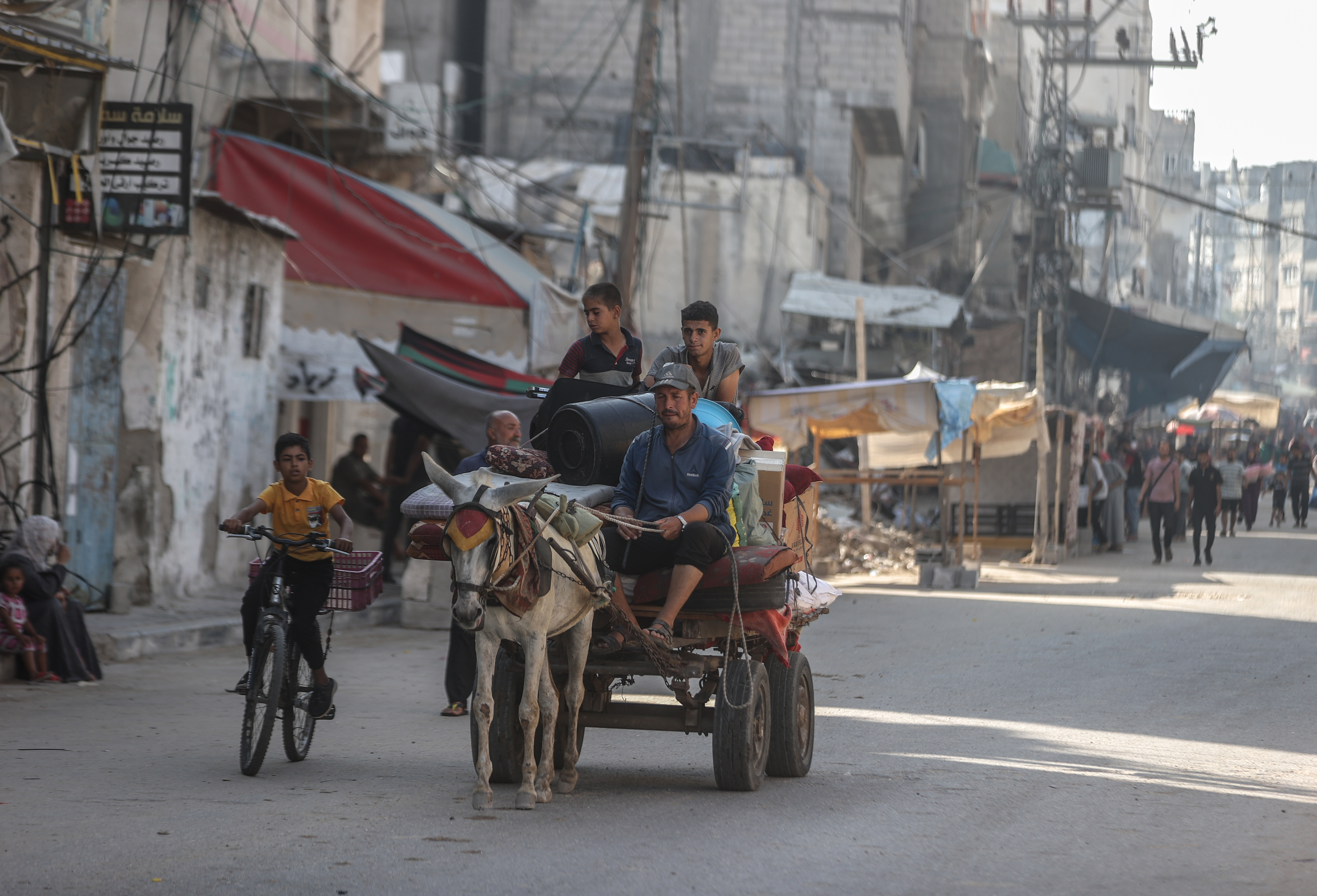Gaza: Stotine Palestinaca napušta izbjeglički kamp Al-Bureij zbog najnovijih izraelskih napada