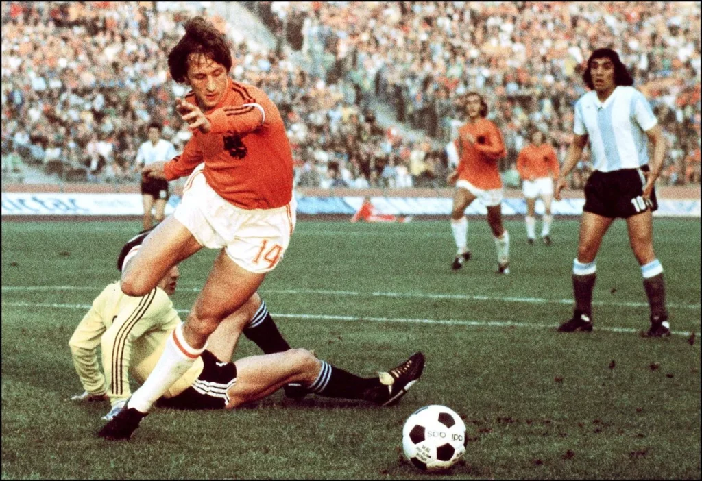 1717670061-FILE-MARCH-24-2016-Johan-Cruyff-dies-at-the-age-of-68-1024x702.webp
